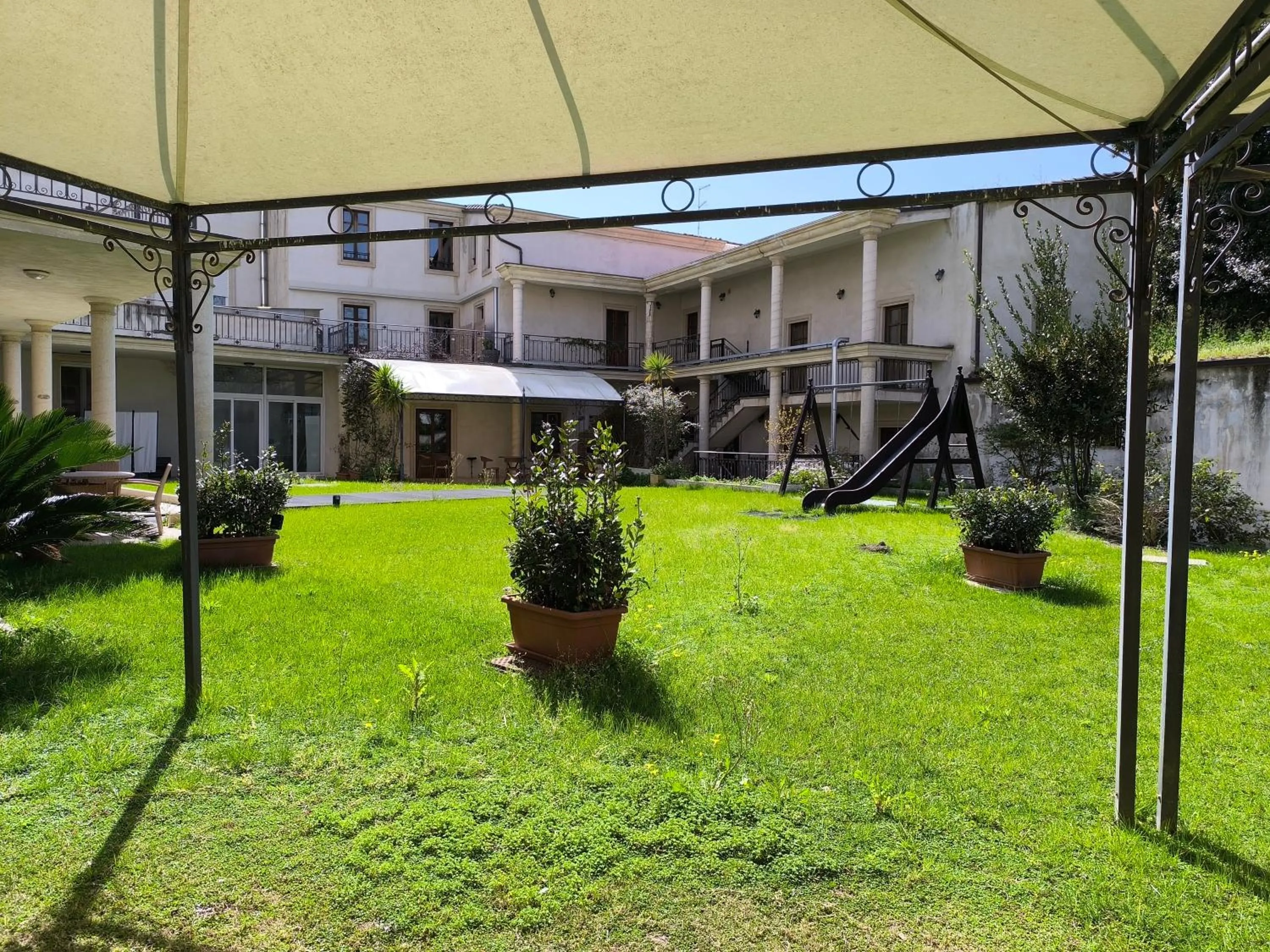 Garden in Mariano IV Palace Hotel