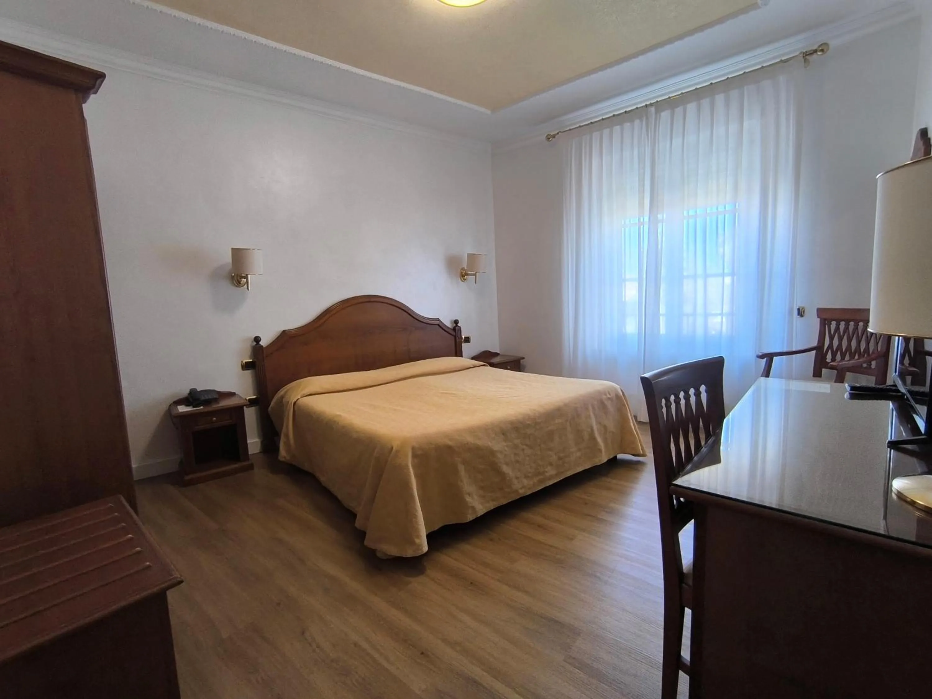Bedroom, Bed in Mariano IV Palace Hotel