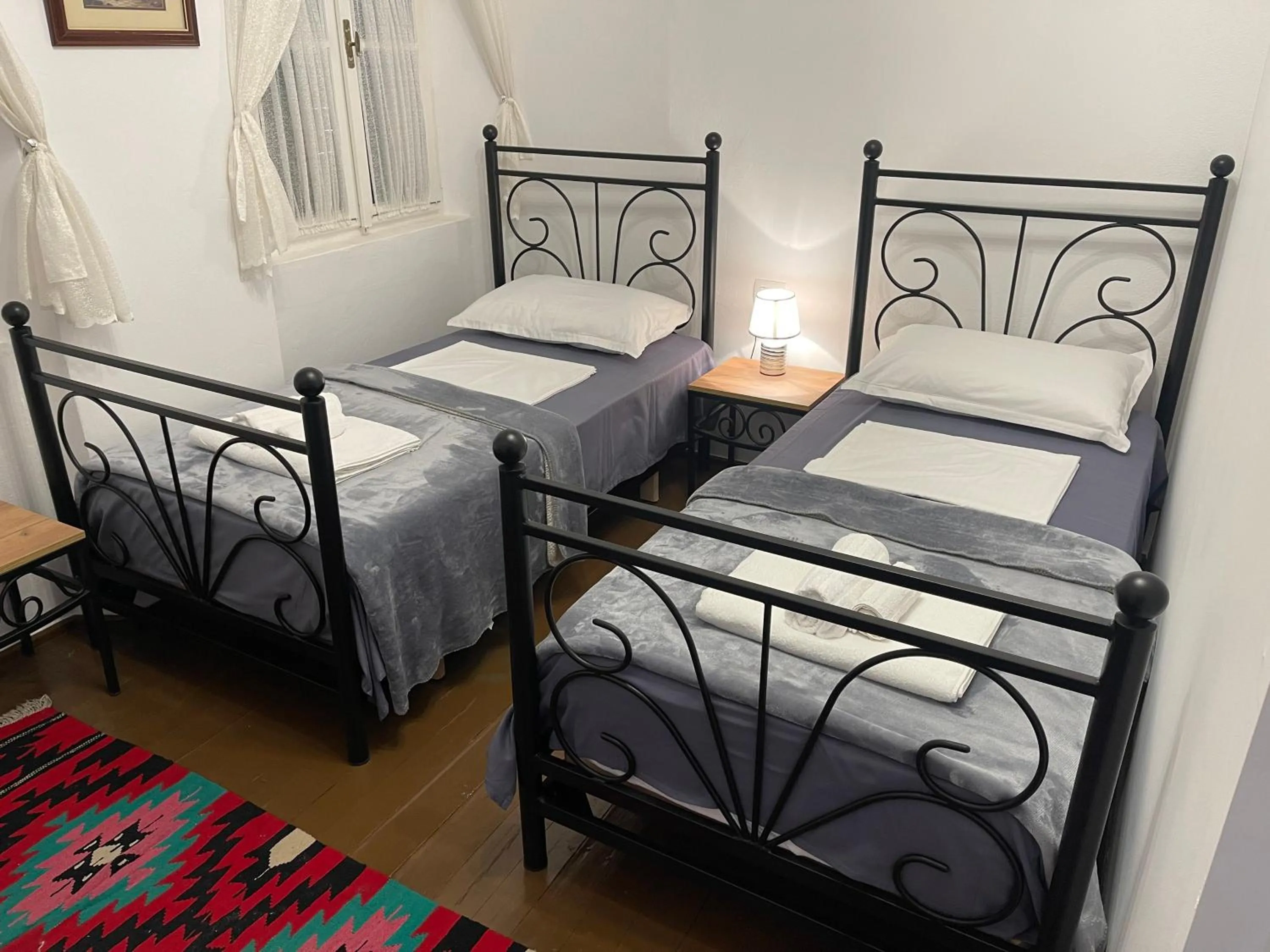 Deluxe Twin Room in InTown Guesthouse Shkoder