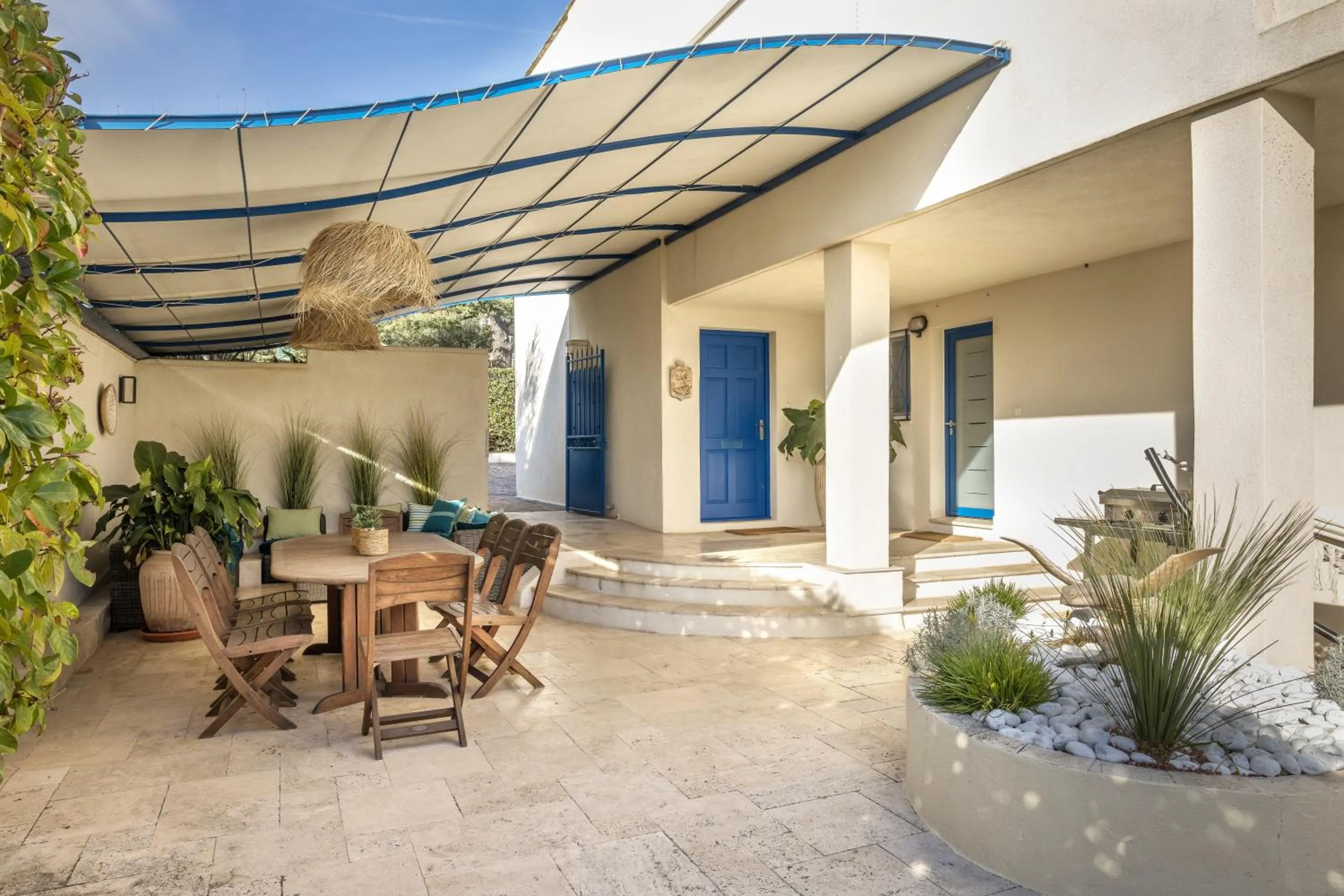 Patio in Villa Montfleuri, vieille ville à pieds, vue mer, piscine, 8 pers
