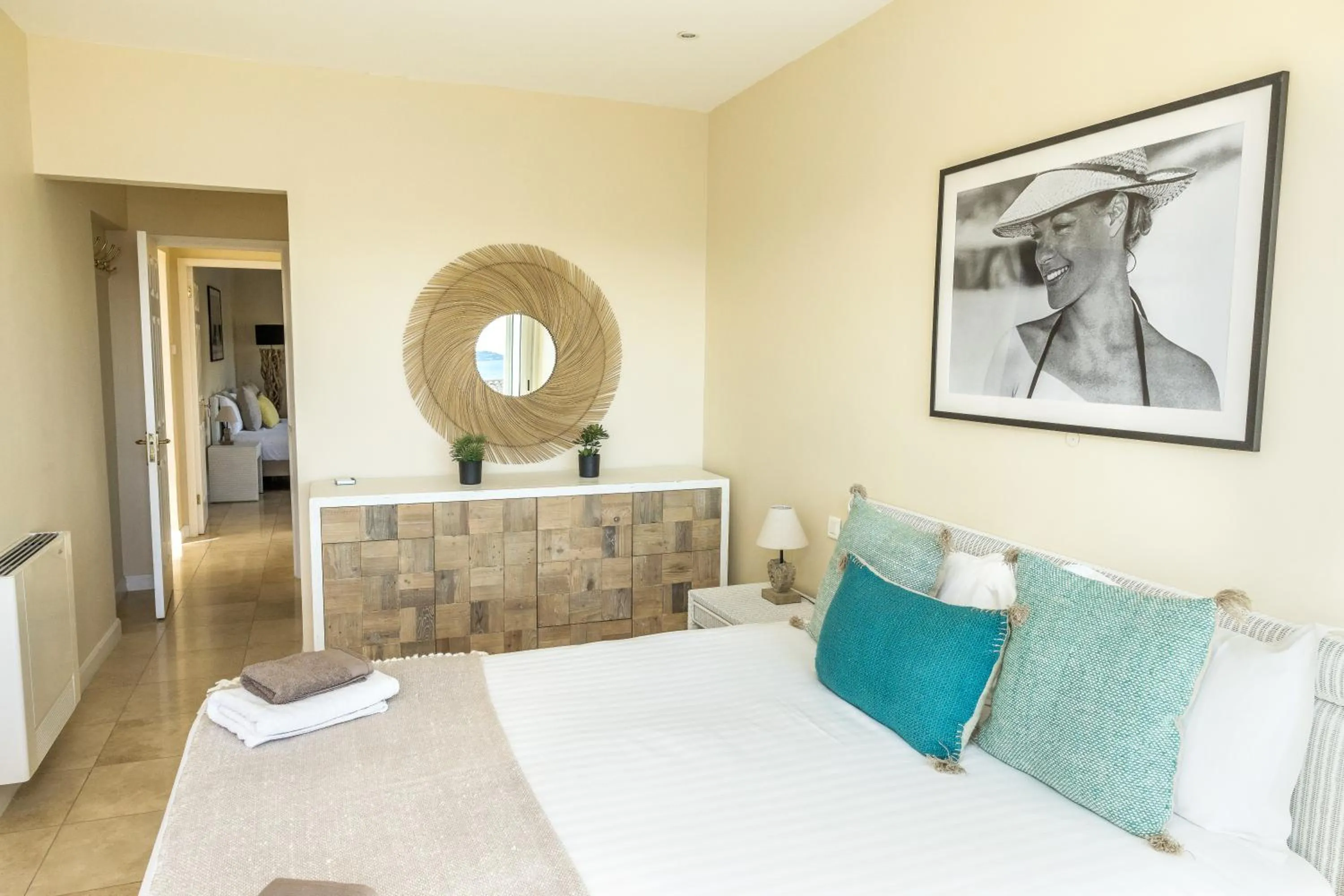 Bedroom, Bed in Villa Montfleuri, vieille ville à pieds, vue mer, piscine, 8 pers