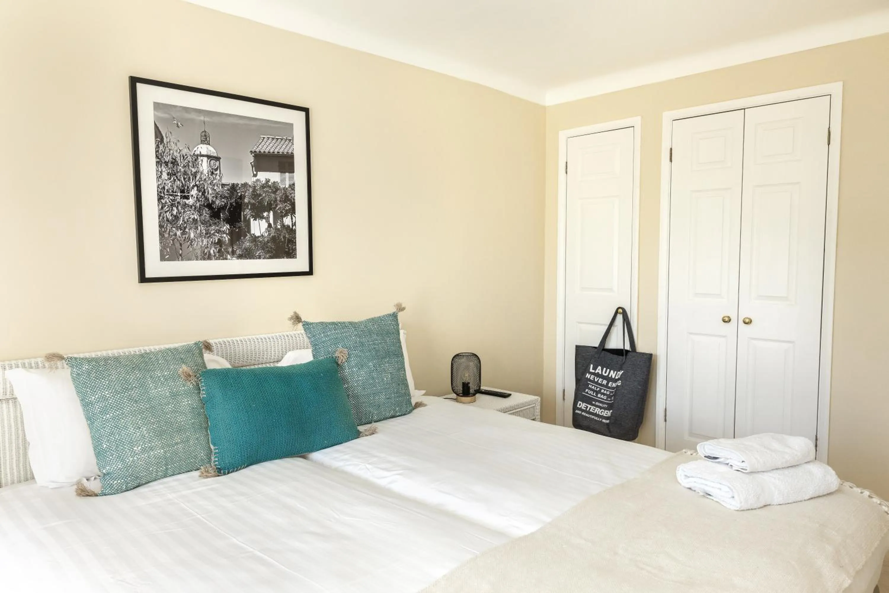 Bedroom, Bed in Villa Montfleuri, vieille ville à pieds, vue mer, piscine, 8 pers