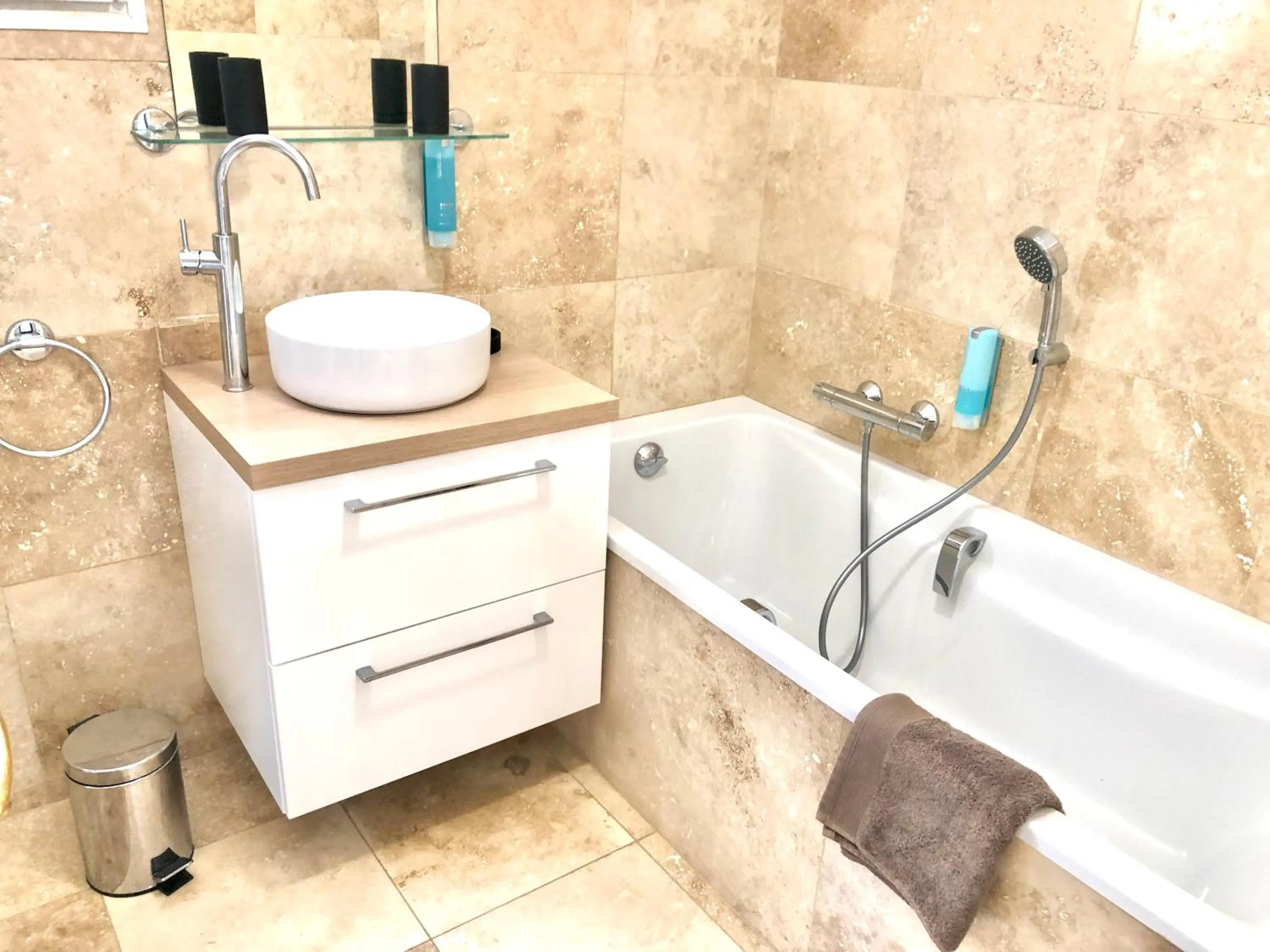 Bathroom in Villa Montfleuri, vieille ville à pieds, vue mer, piscine, 8 pers
