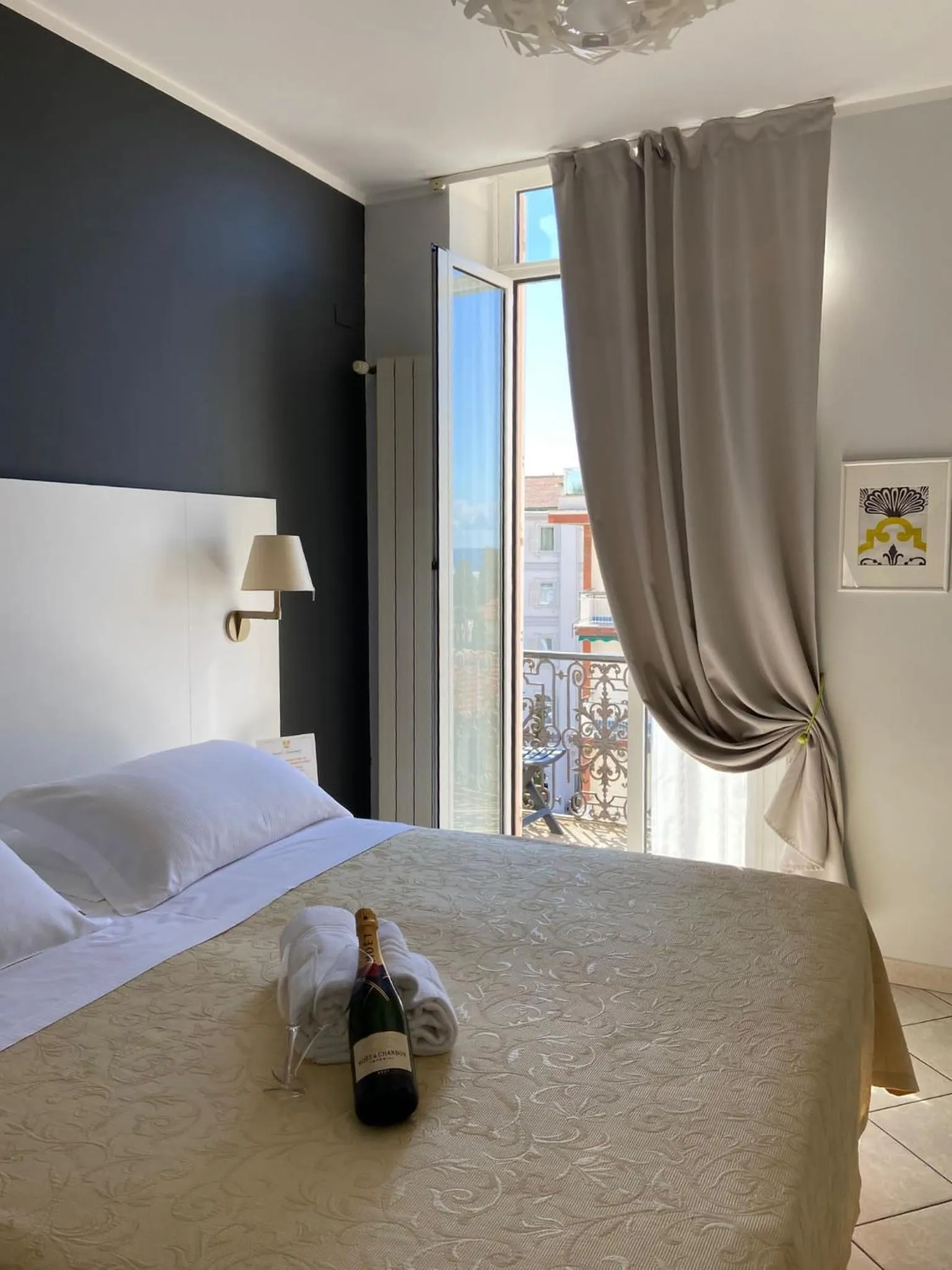 Bed in Albergo Belsoggiorno