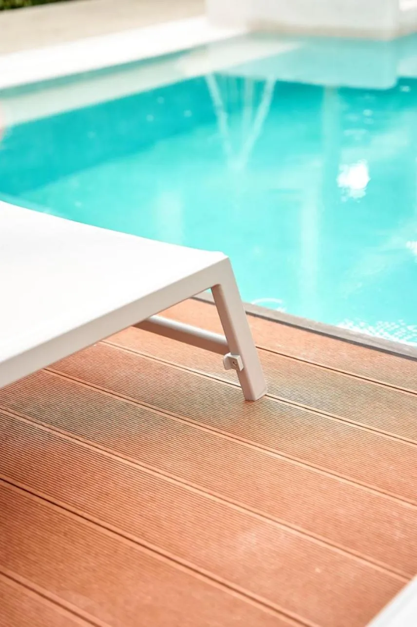 Swimming pool in Celine's Rose