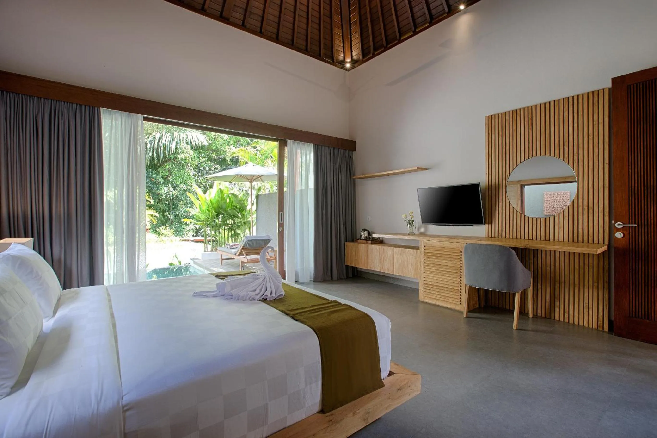 Bed in The Kanjeng Elitya Villa Ubud
