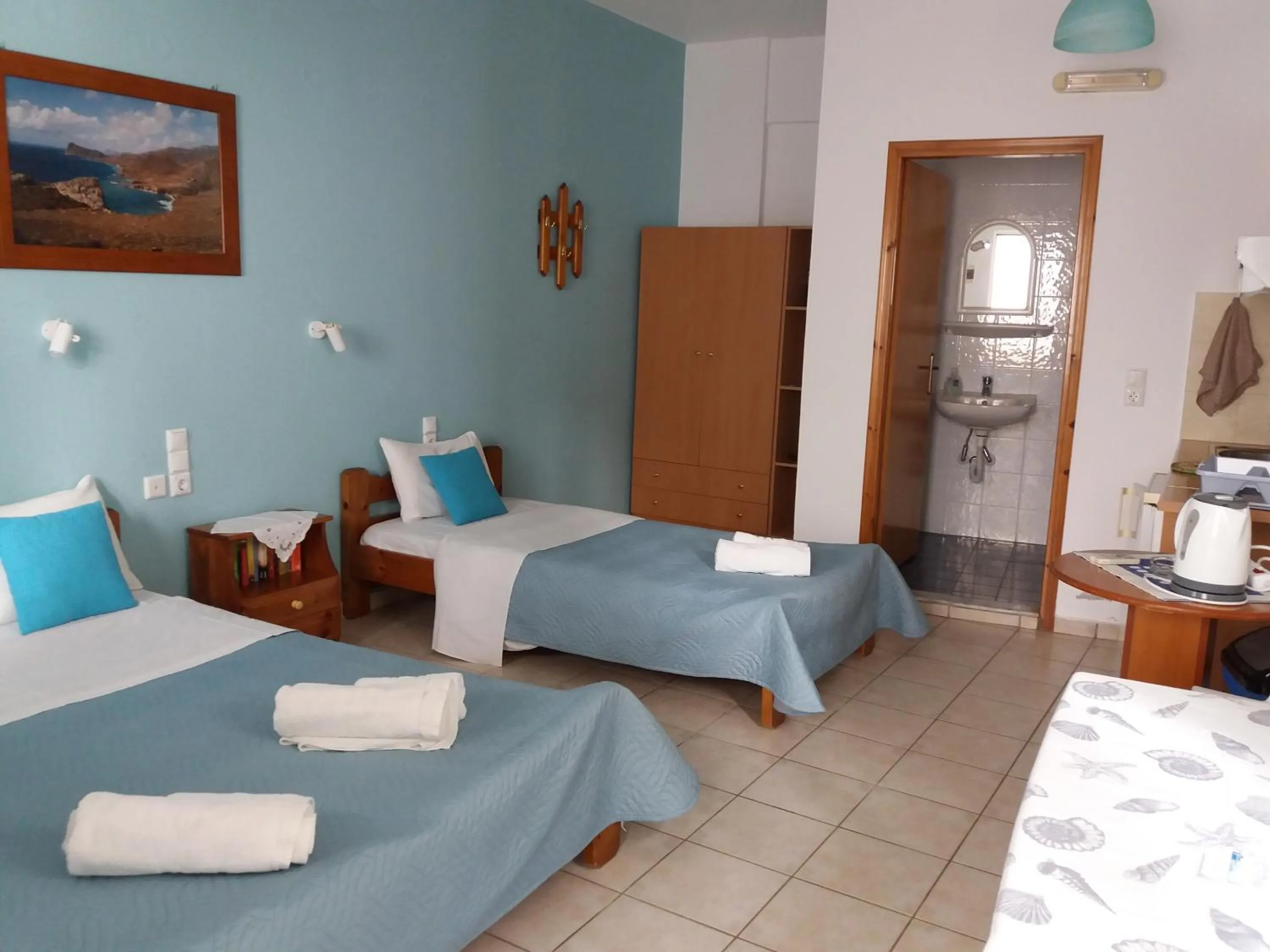 Photo of the whole room, Bed in Eftihia studios