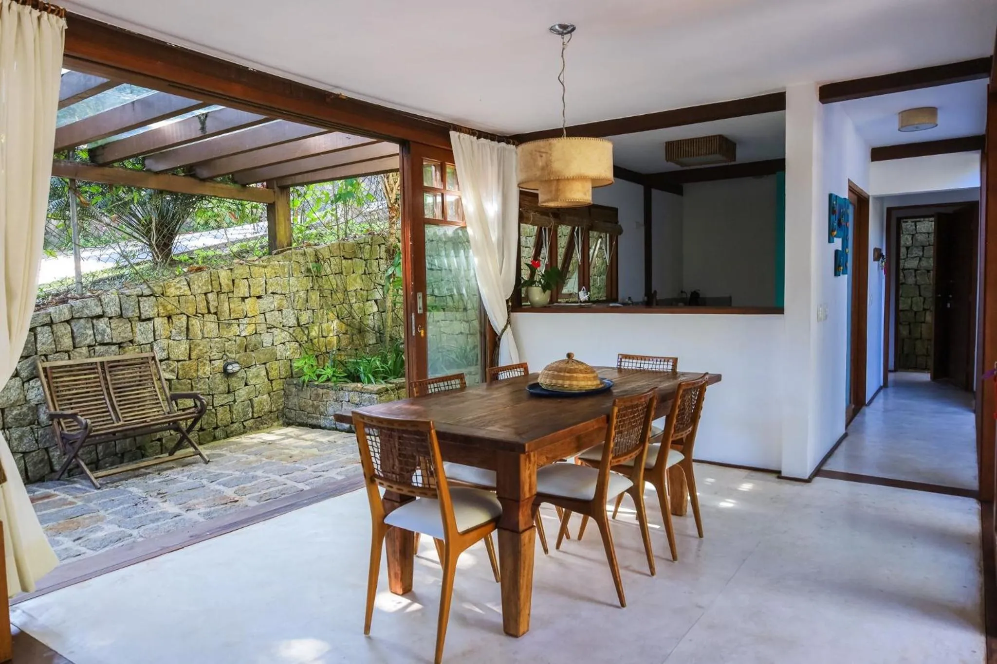Dining area in Casa em condomínio com lazer próximo à praia