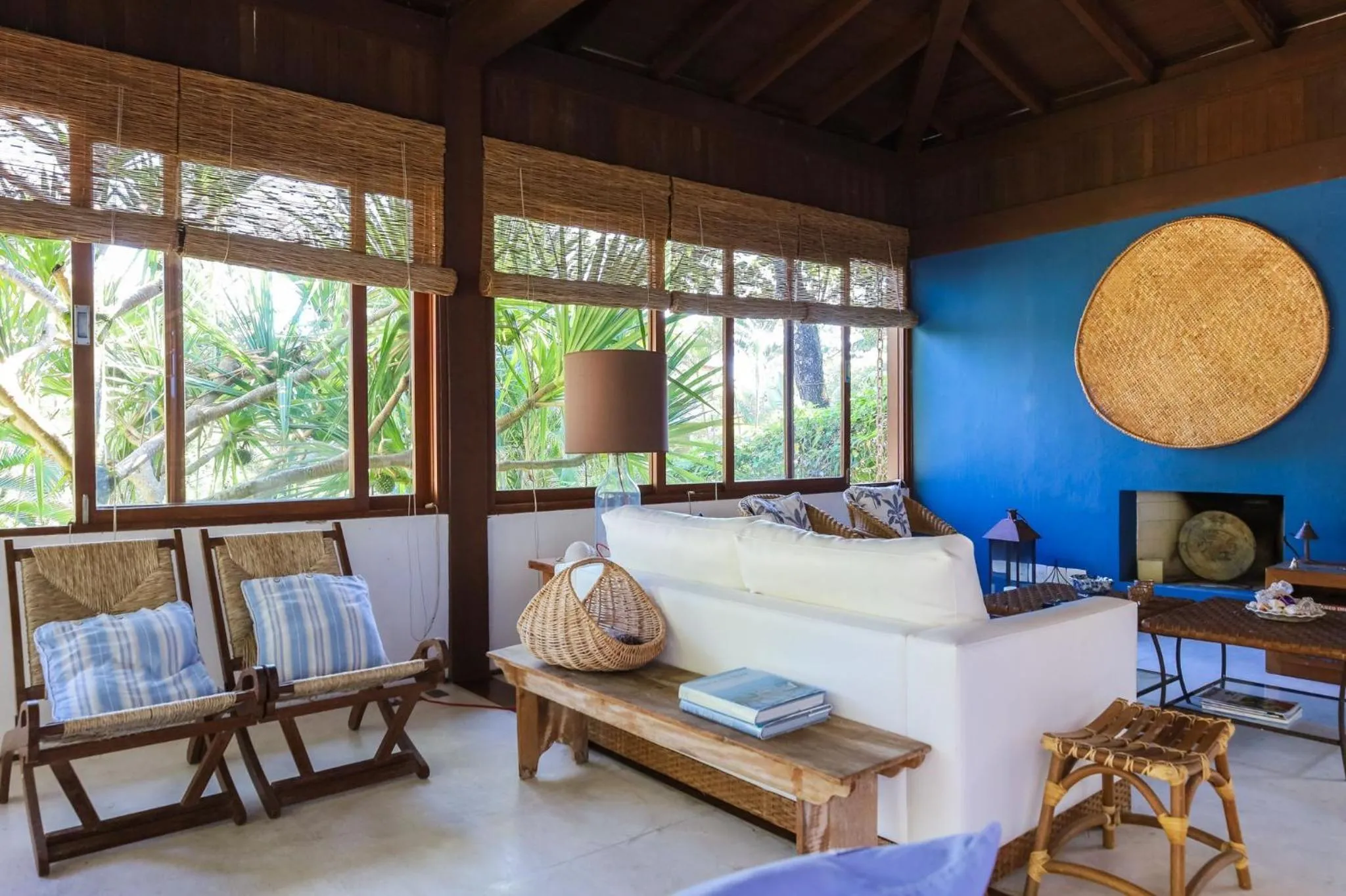 Living room in Casa em condomínio com lazer próximo à praia