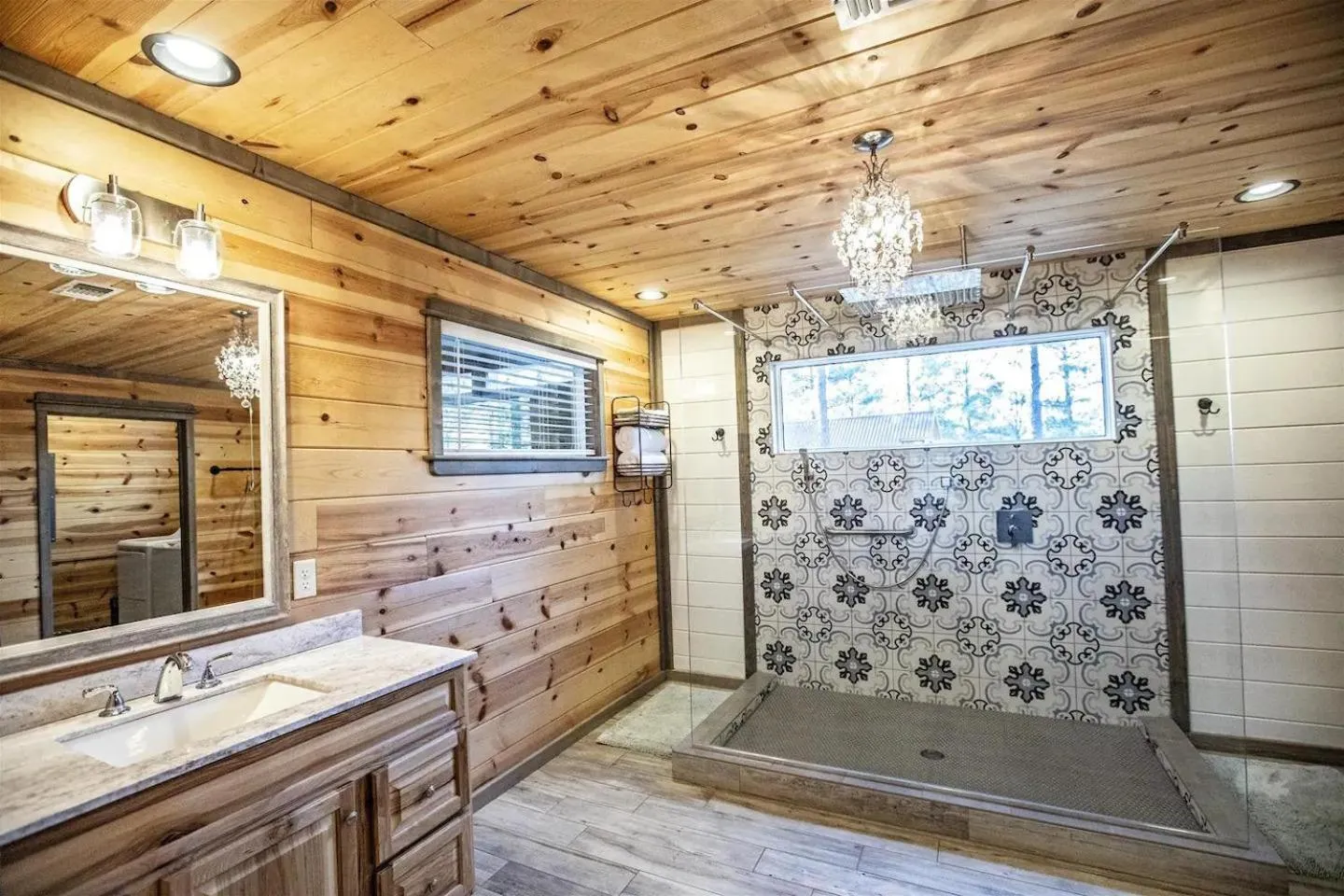Bathroom in Convenient Romantic Hot Tub BBQ 3-night special!