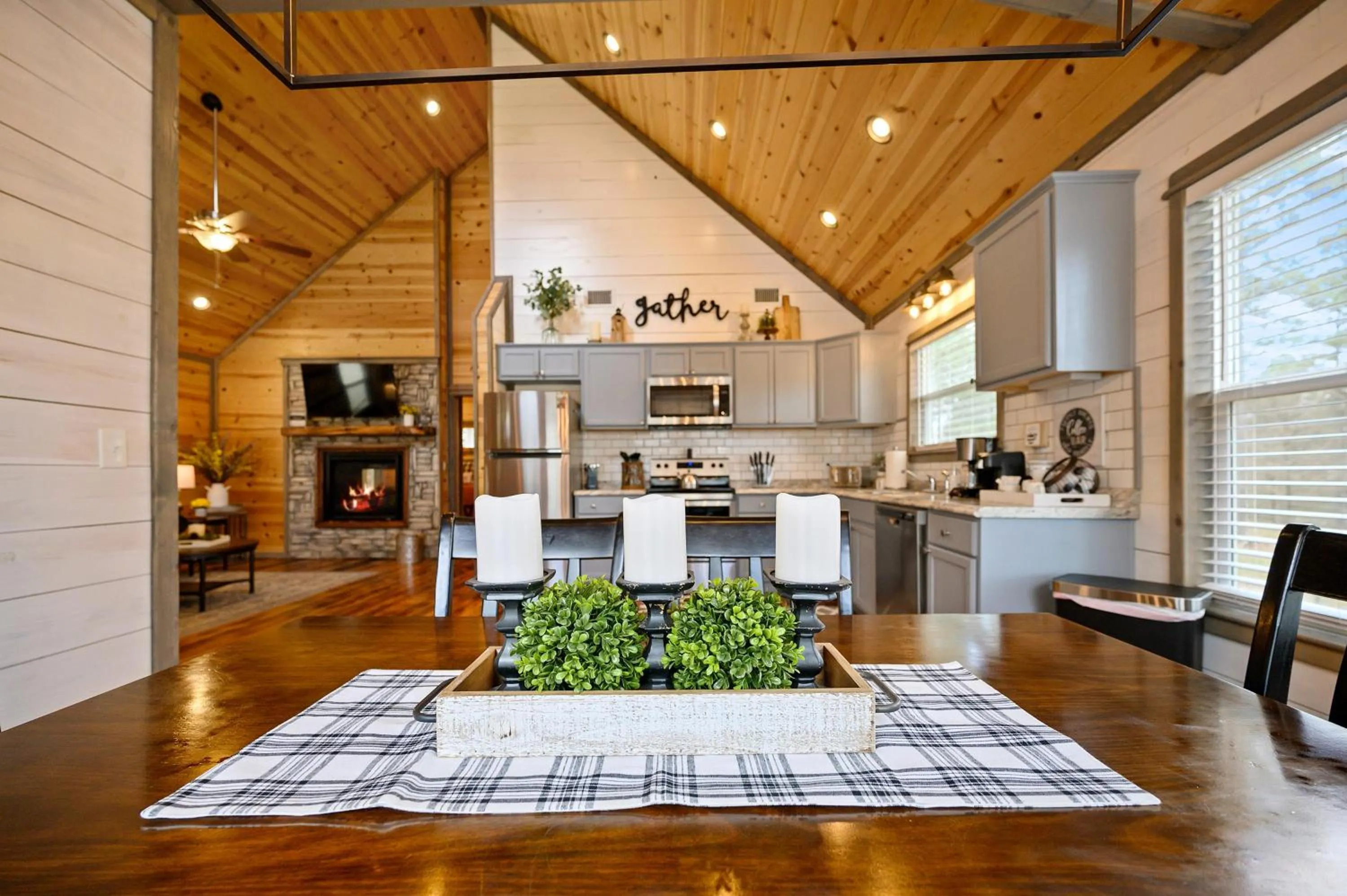 Dining area in Convenient Romantic Hot Tub BBQ 3-night special!