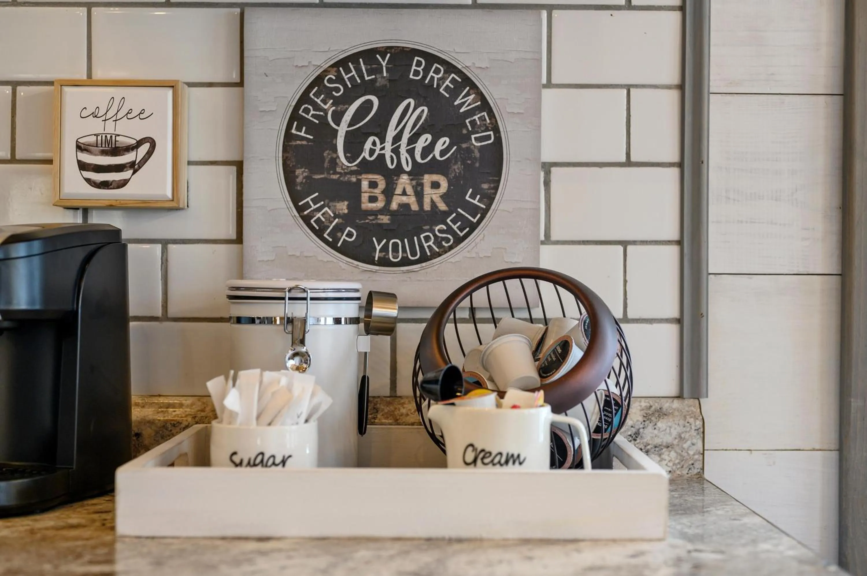 Coffee/tea facilities in Convenient Romantic Hot Tub BBQ 3-night special!