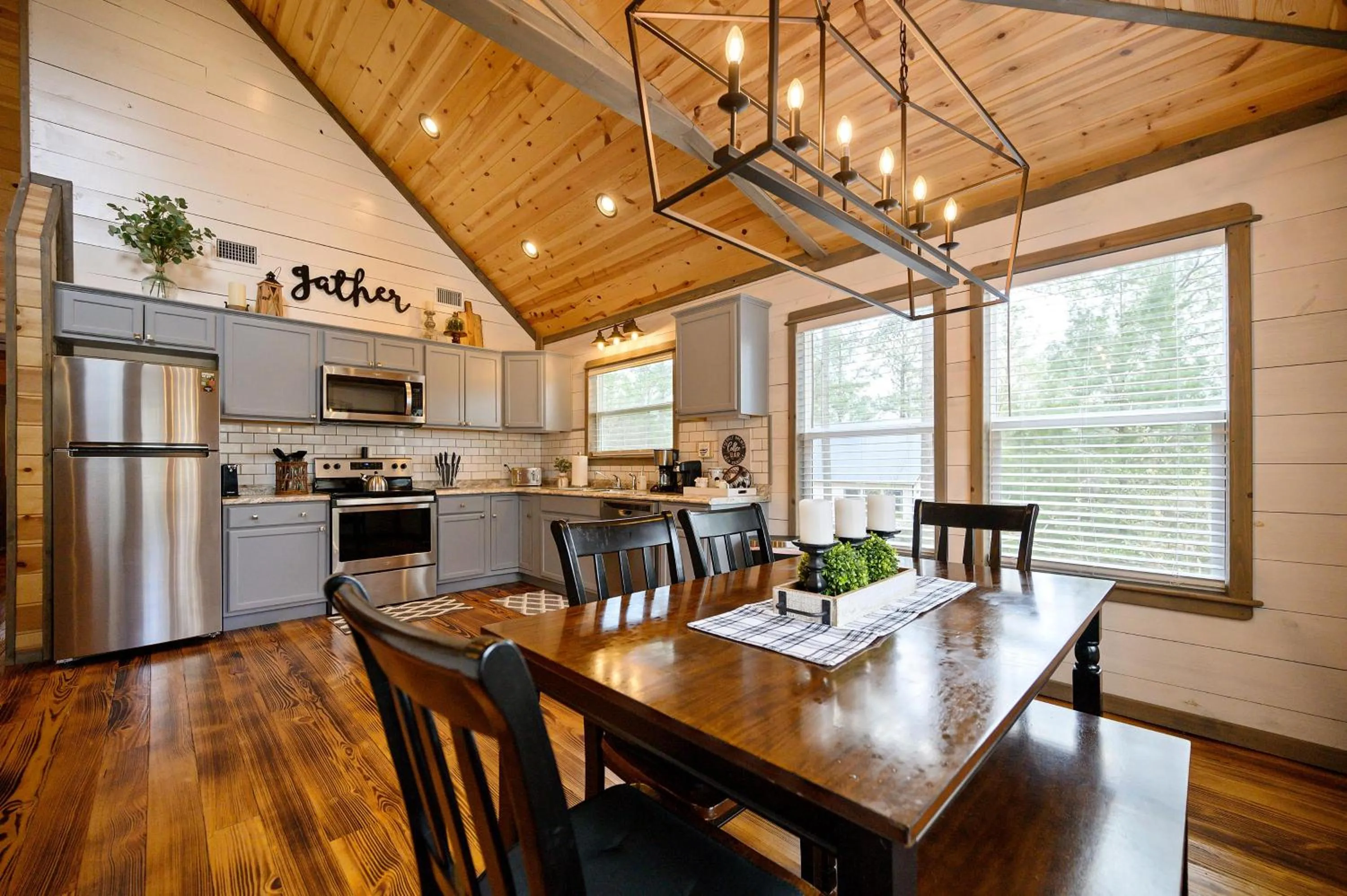 Convenient Romantic Hot Tub BBQ 3-night special!