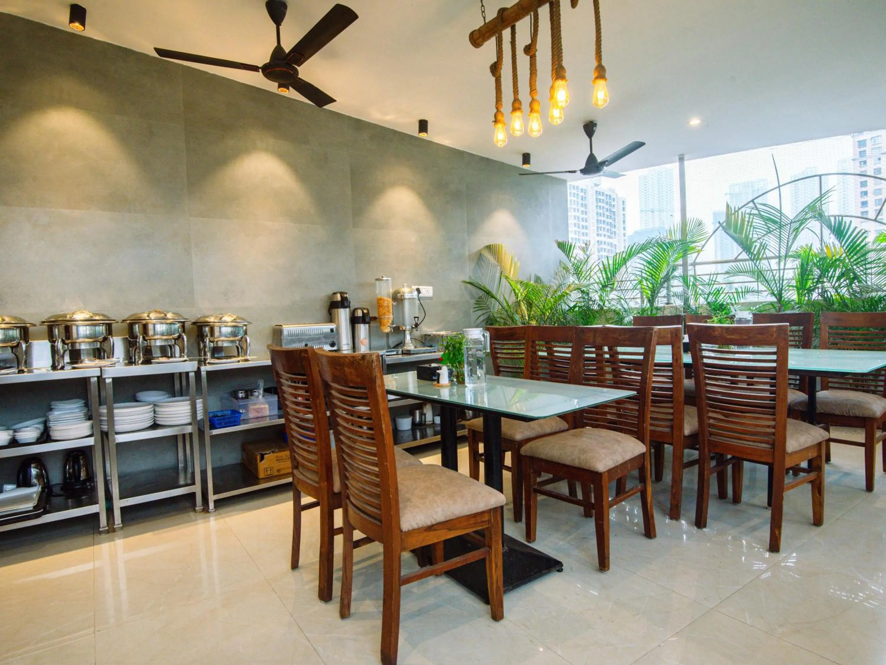 Restaurant/places to eat in Treebo Amber Imperial