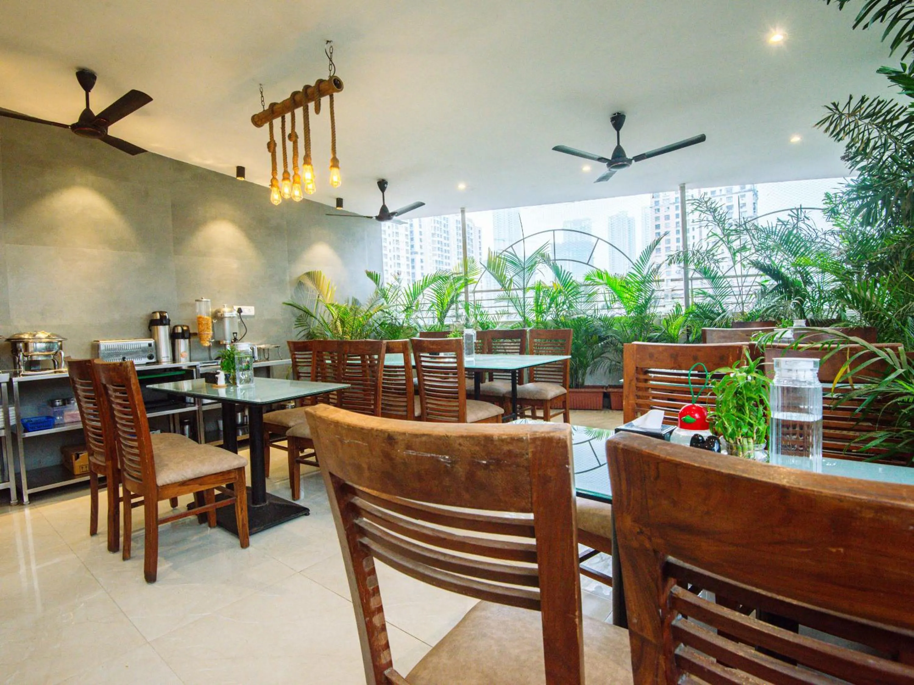 Restaurant/places to eat in Treebo Amber Imperial