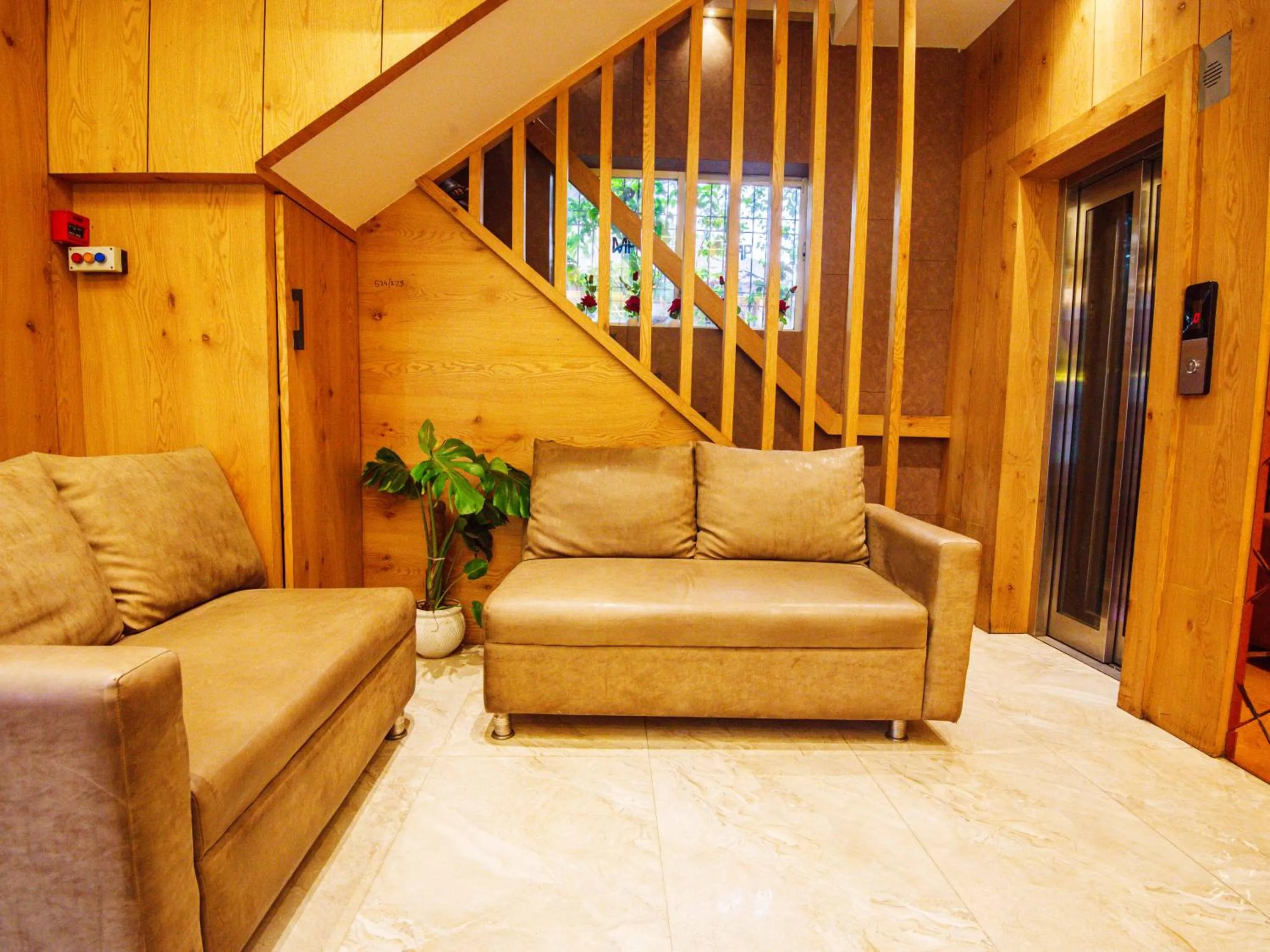 Seating area in Treebo Amber Imperial