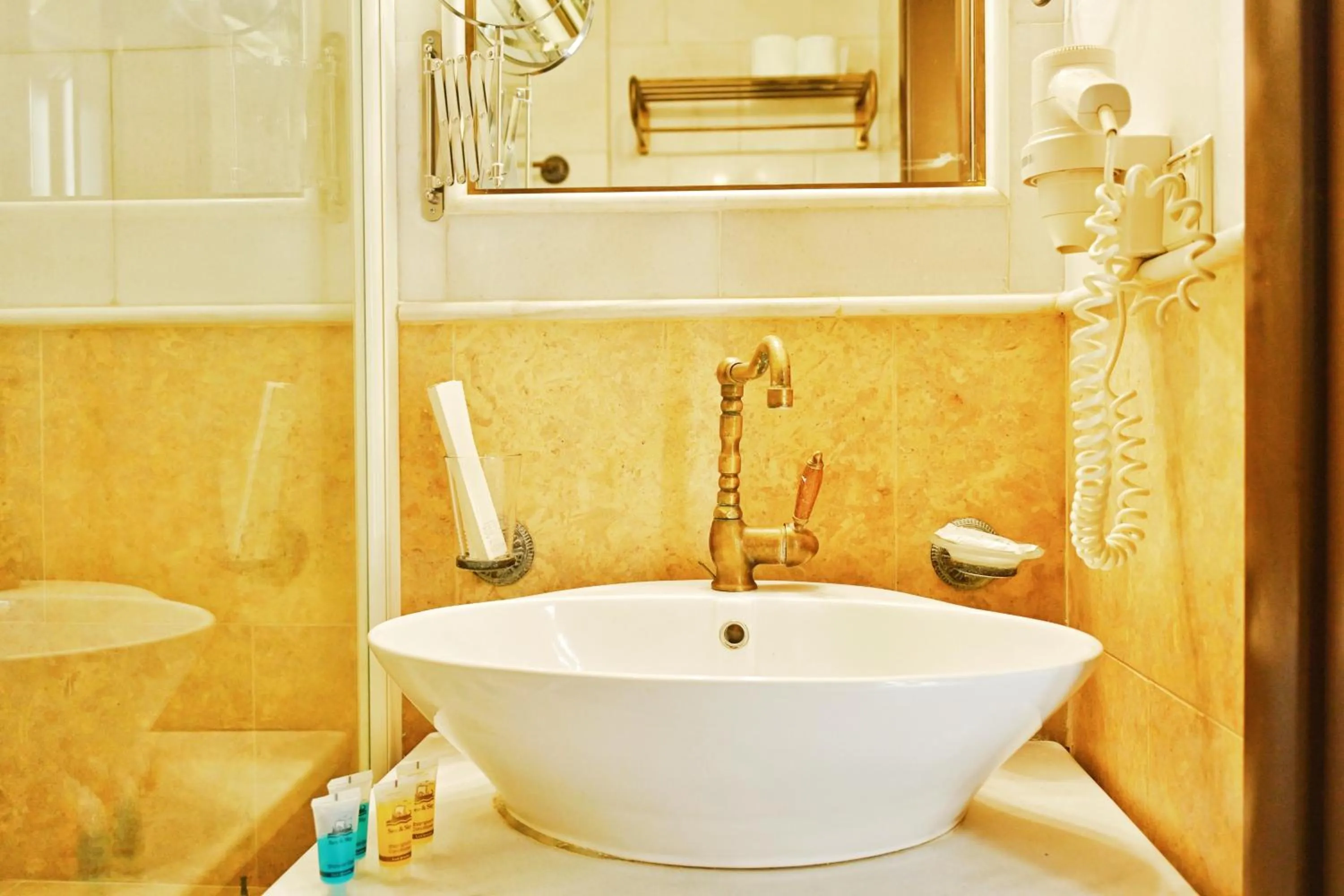 Bathroom in New Times Home & Hotels Near Metro Station Athens Center