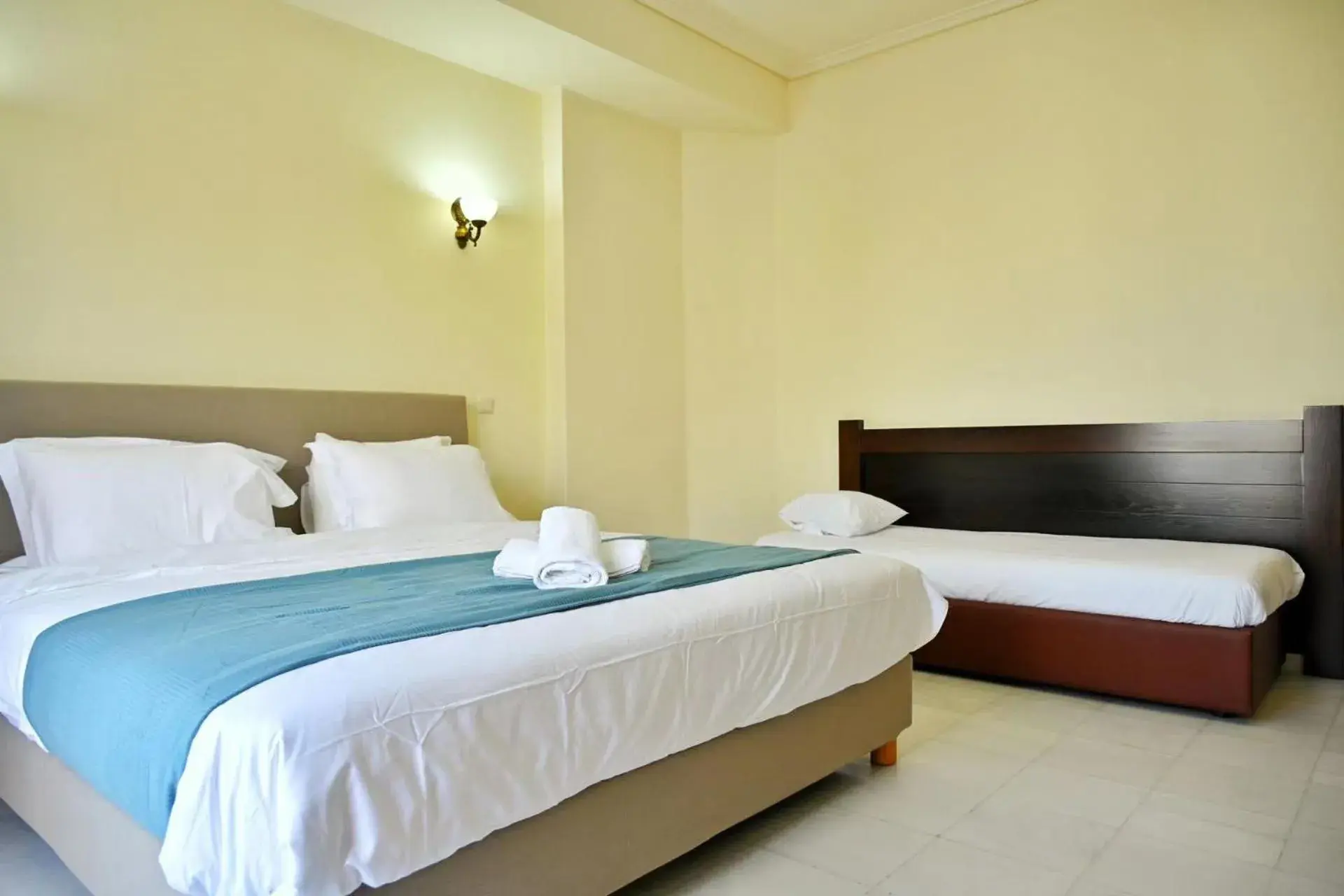 Comfort Triple Room in New Times Home & Hotels Near Metro Station Athens Center Comfort Triple Room in New Times Home & Hotels Near Metro Station Athens Center