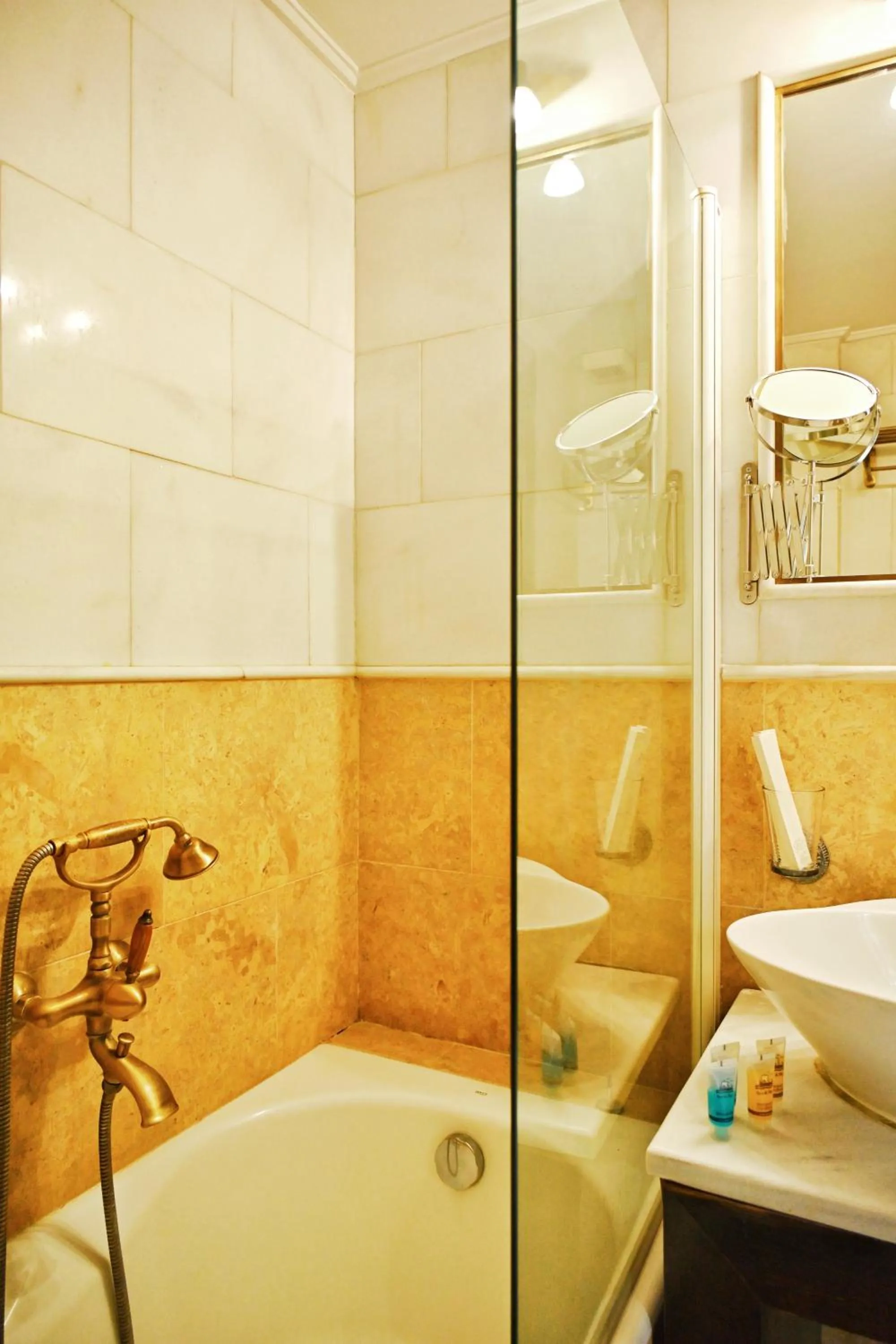 Bathroom in New Times Home & Hotels Near Metro Station Athens Center