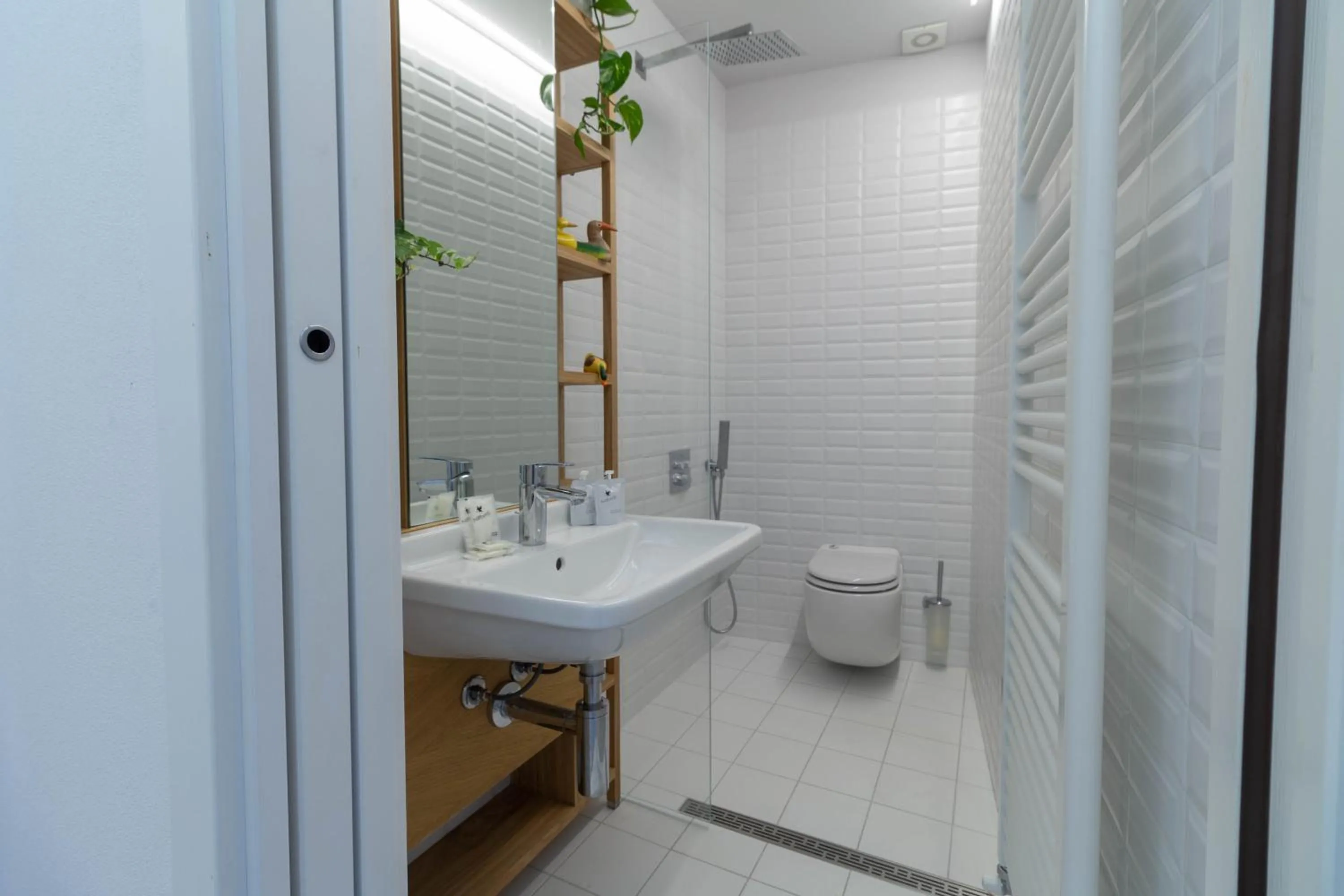 Shower in Mamma Ciccia Holiday Home - Waterfront Apartment