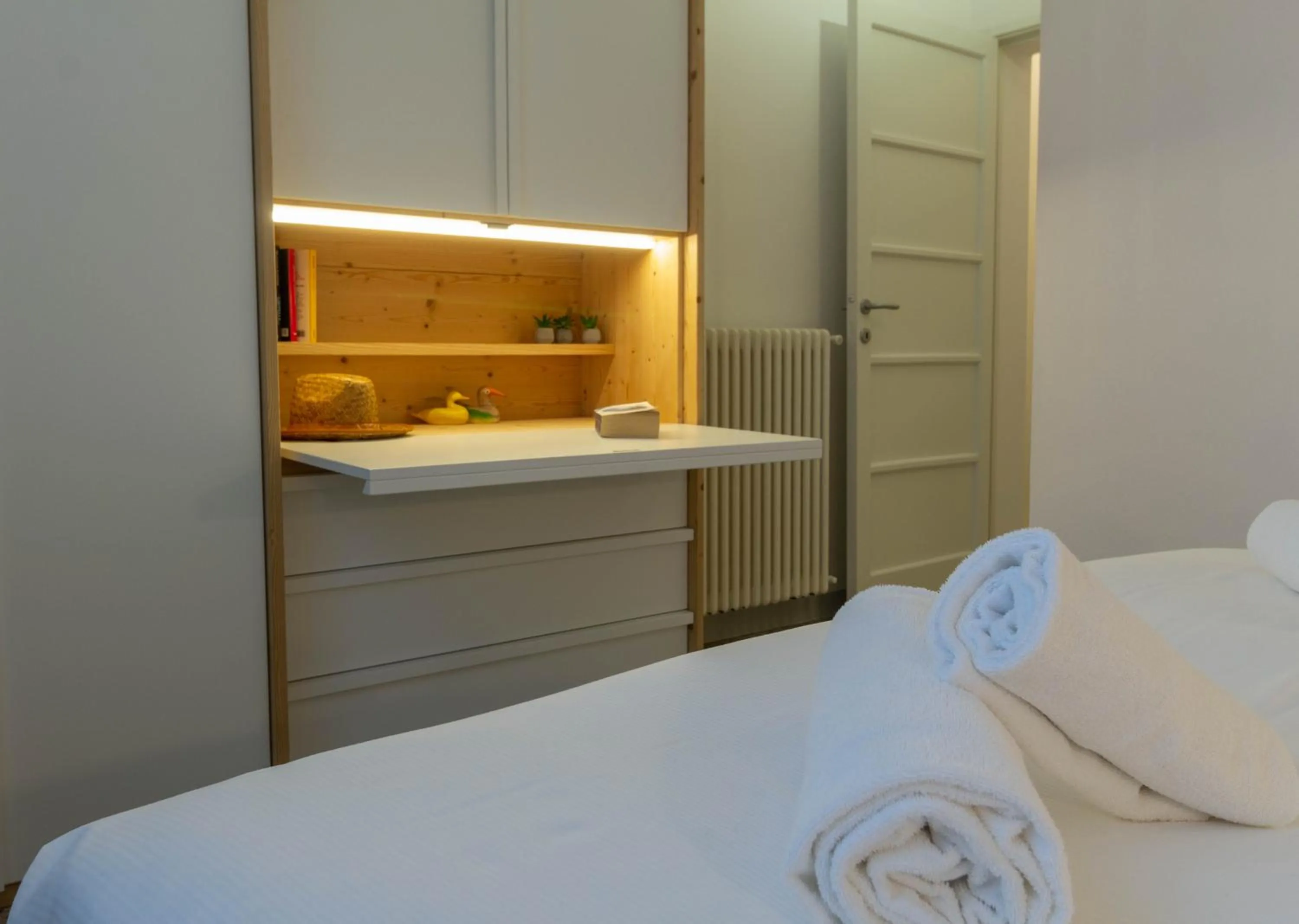 Bedroom, Bed in Mamma Ciccia Holiday Home - Waterfront Apartment