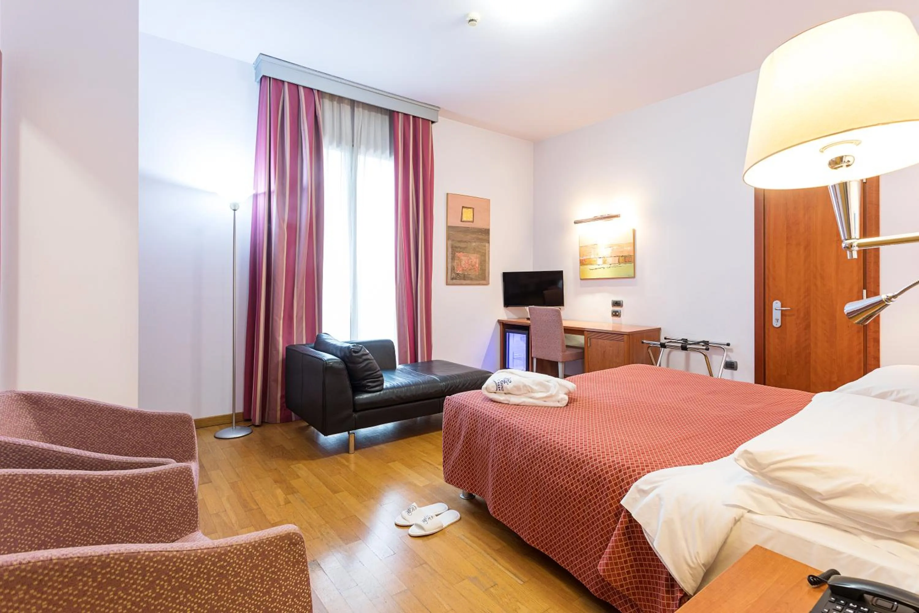 Bedroom, Bed in West Florence