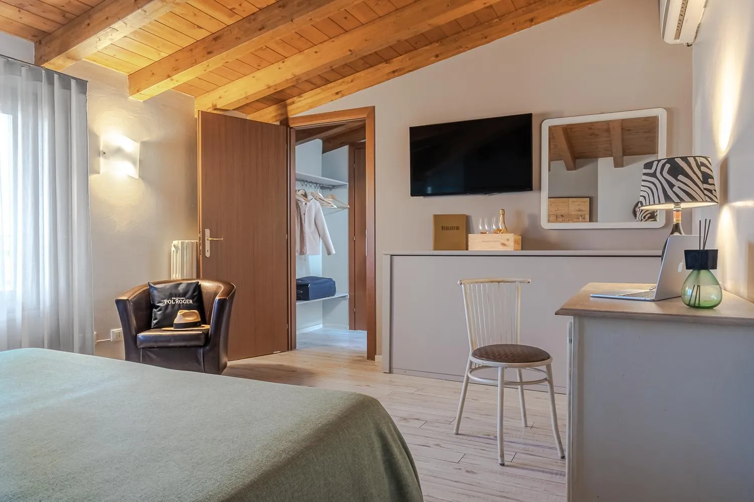 TV and multimedia, Bed in Hotel Noce