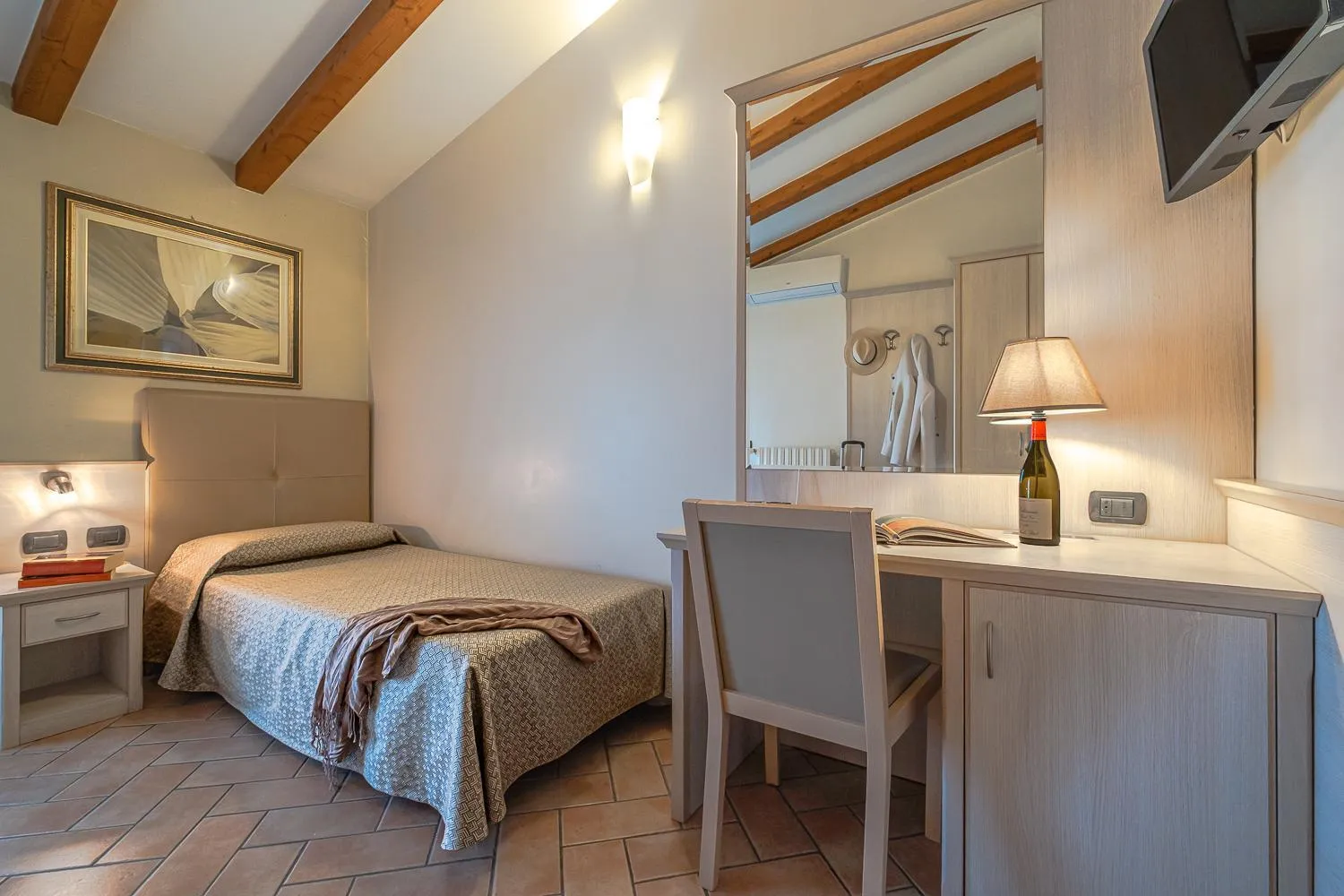 TV and multimedia, Bed in Hotel Noce