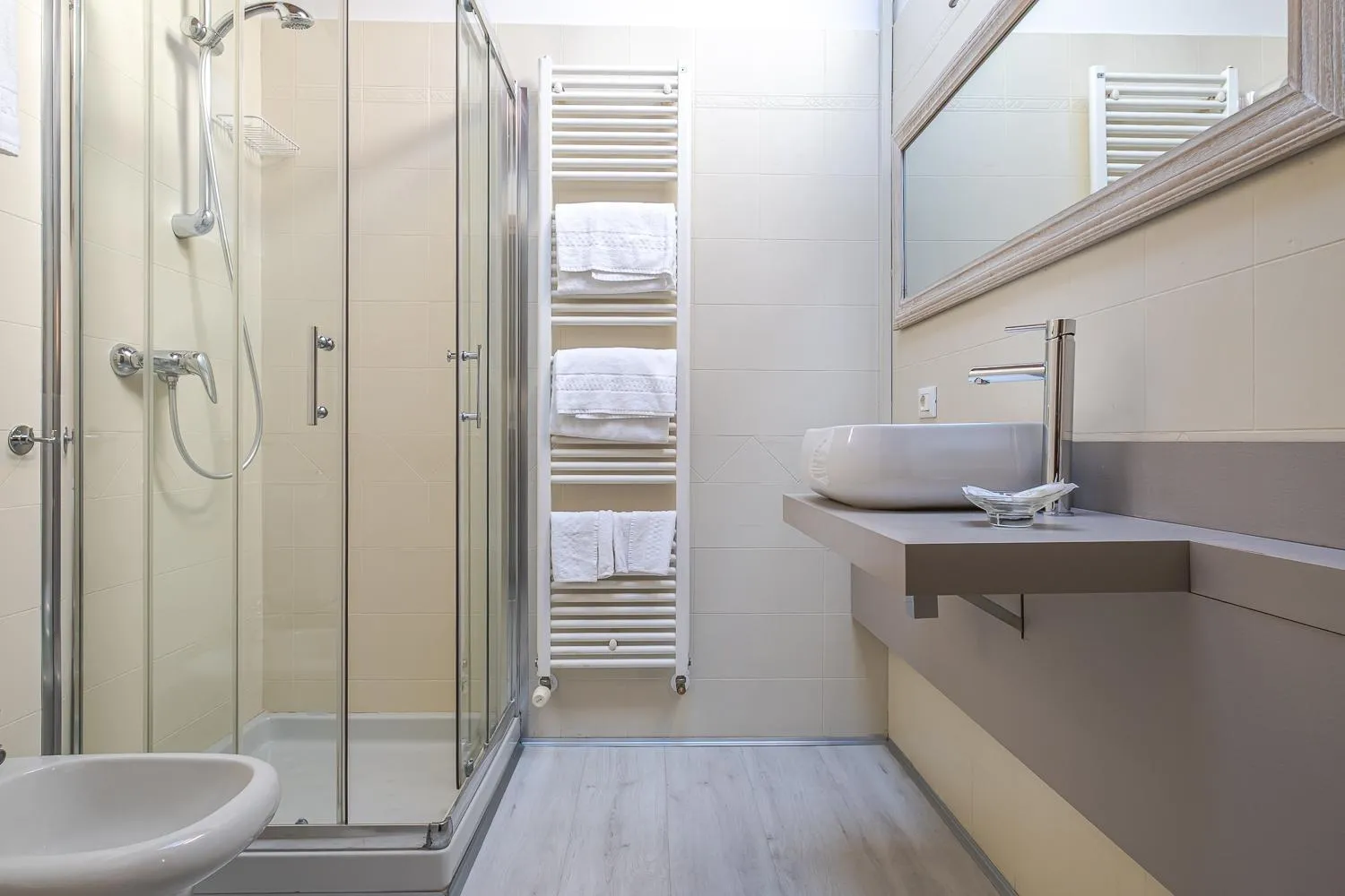 Shower in Hotel Noce