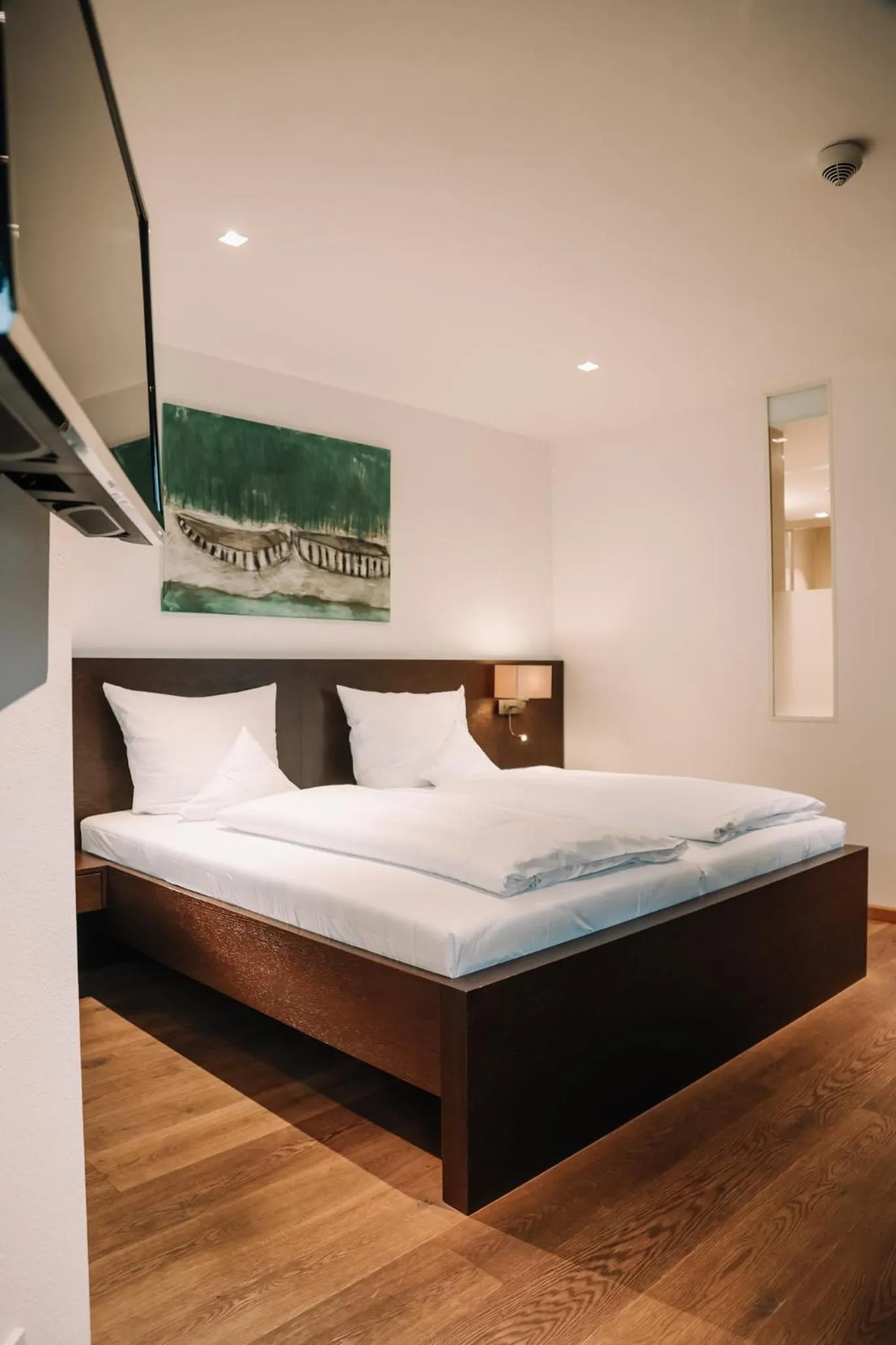 TV and multimedia, Bed in Hotel Hofwirt Neubeuern