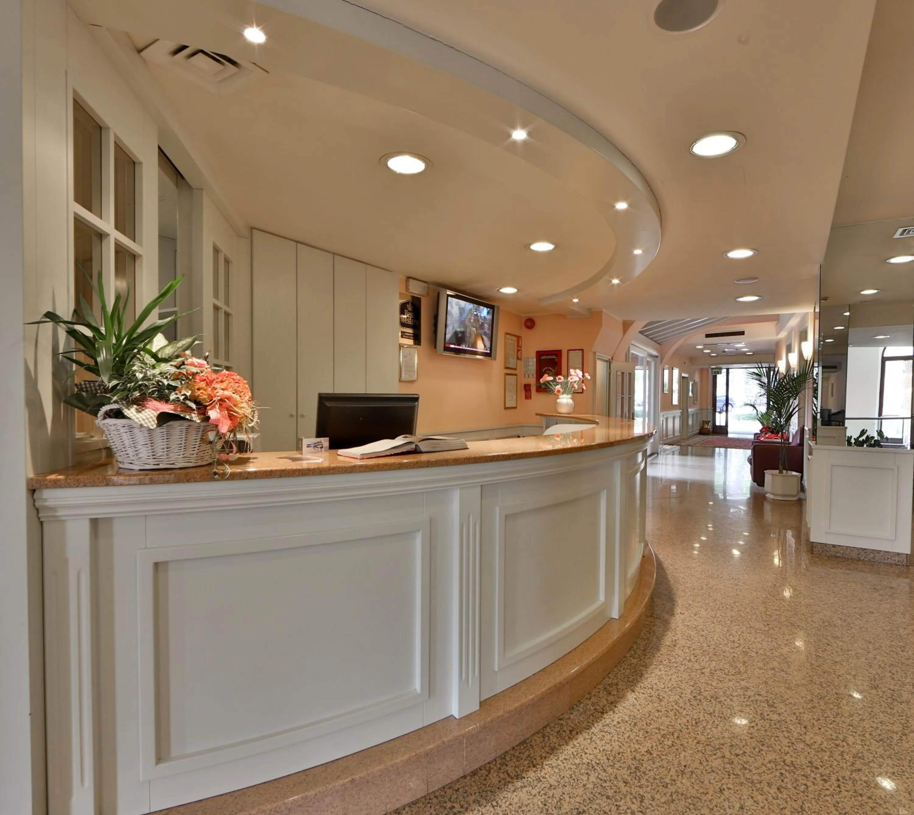 Lobby or reception in Hotel Europa - Skypool & Panorama