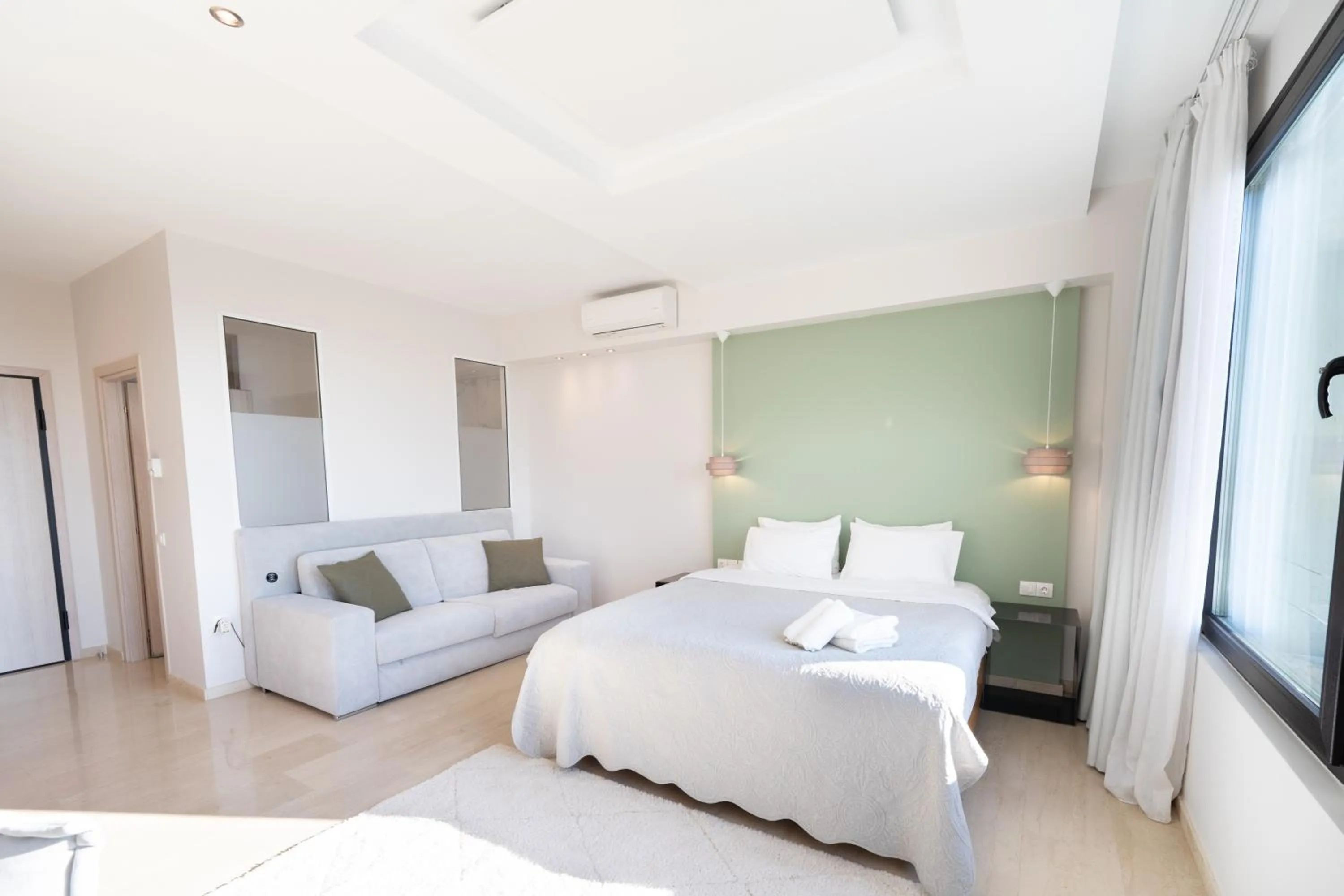 Seating area, Bed in Sea & the City