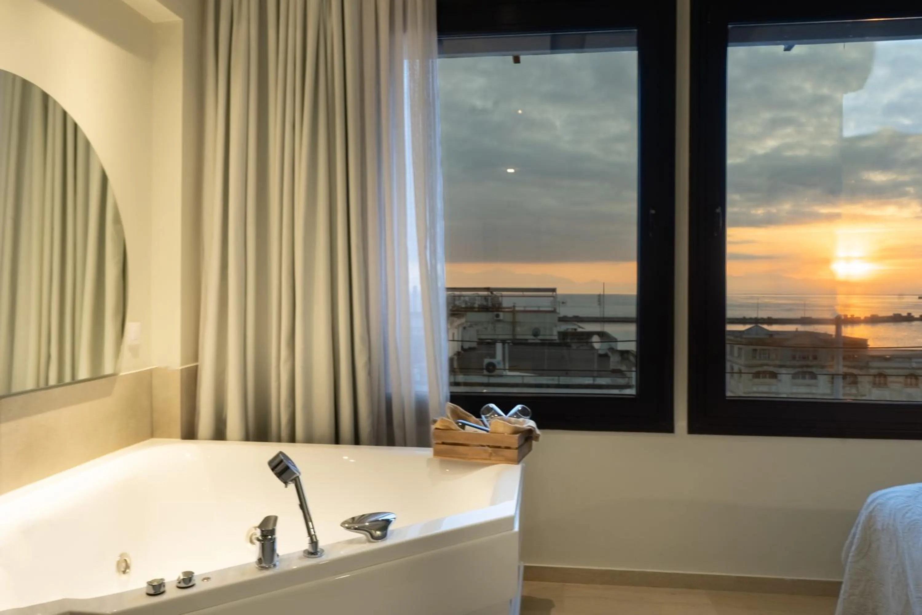 Hot Tub in Sea & the City