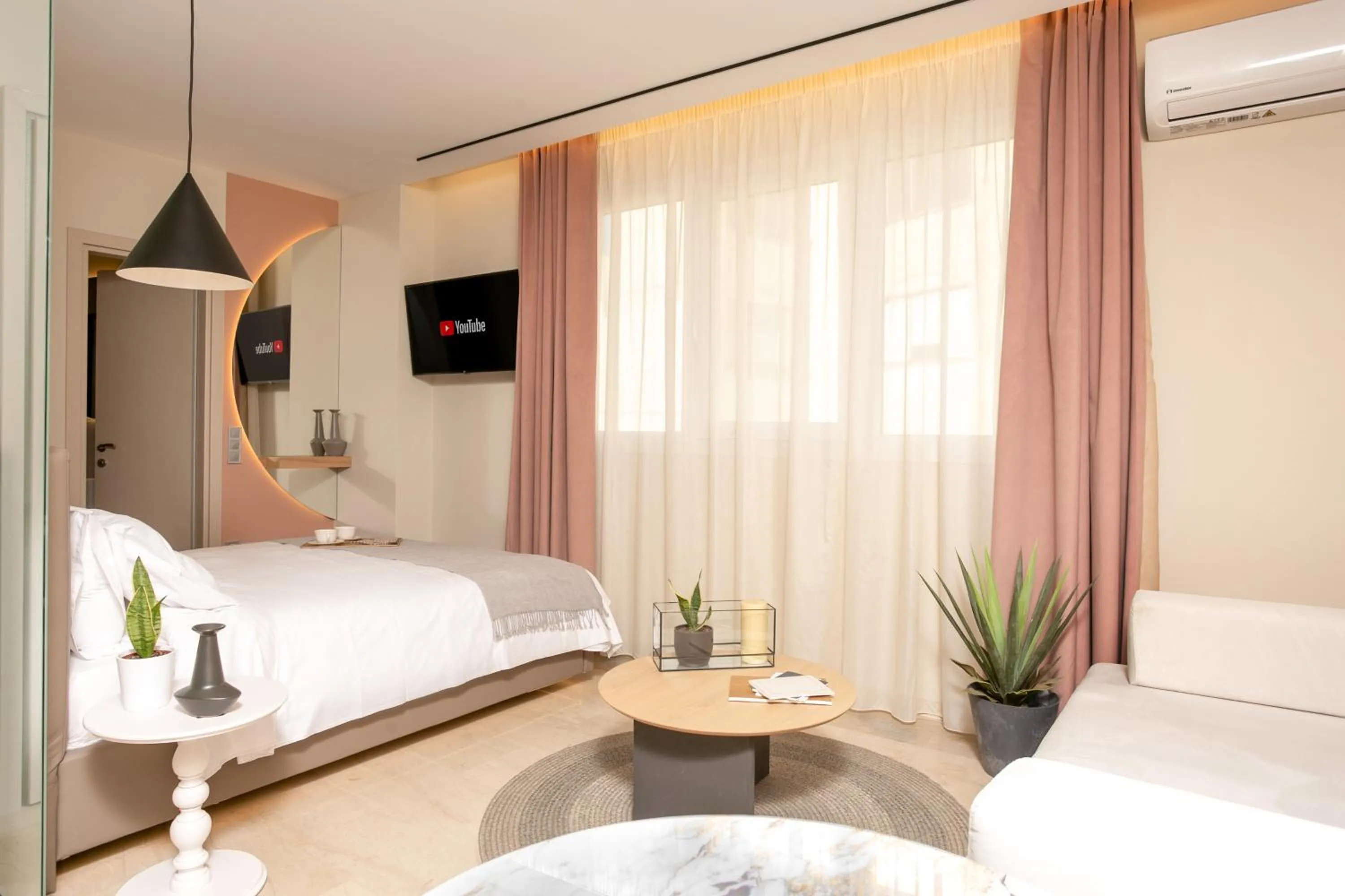 TV and multimedia, Bed in Sea & the City