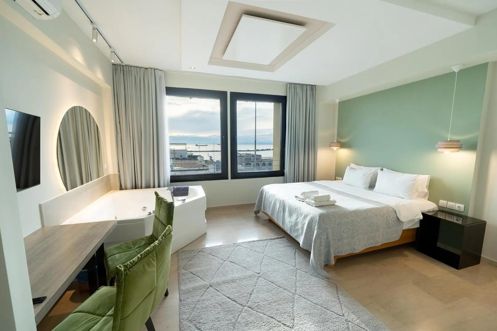 Bed in Sea & the City