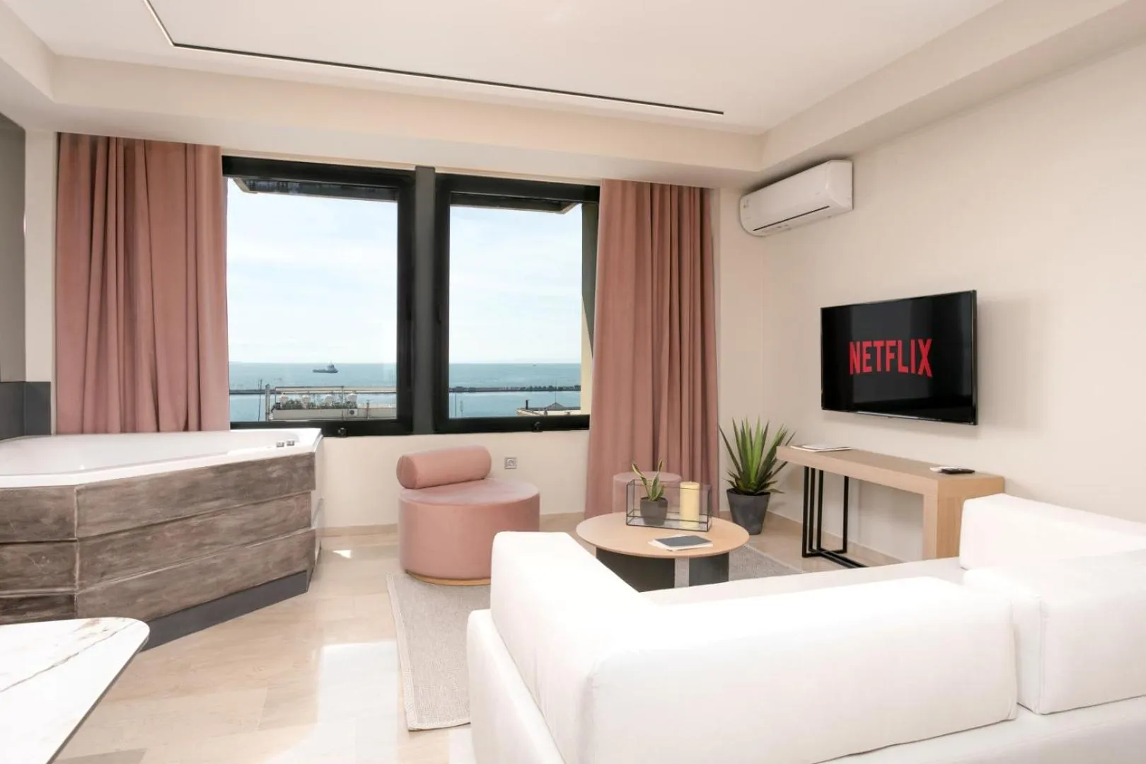 Hot Tub in Sea & the City