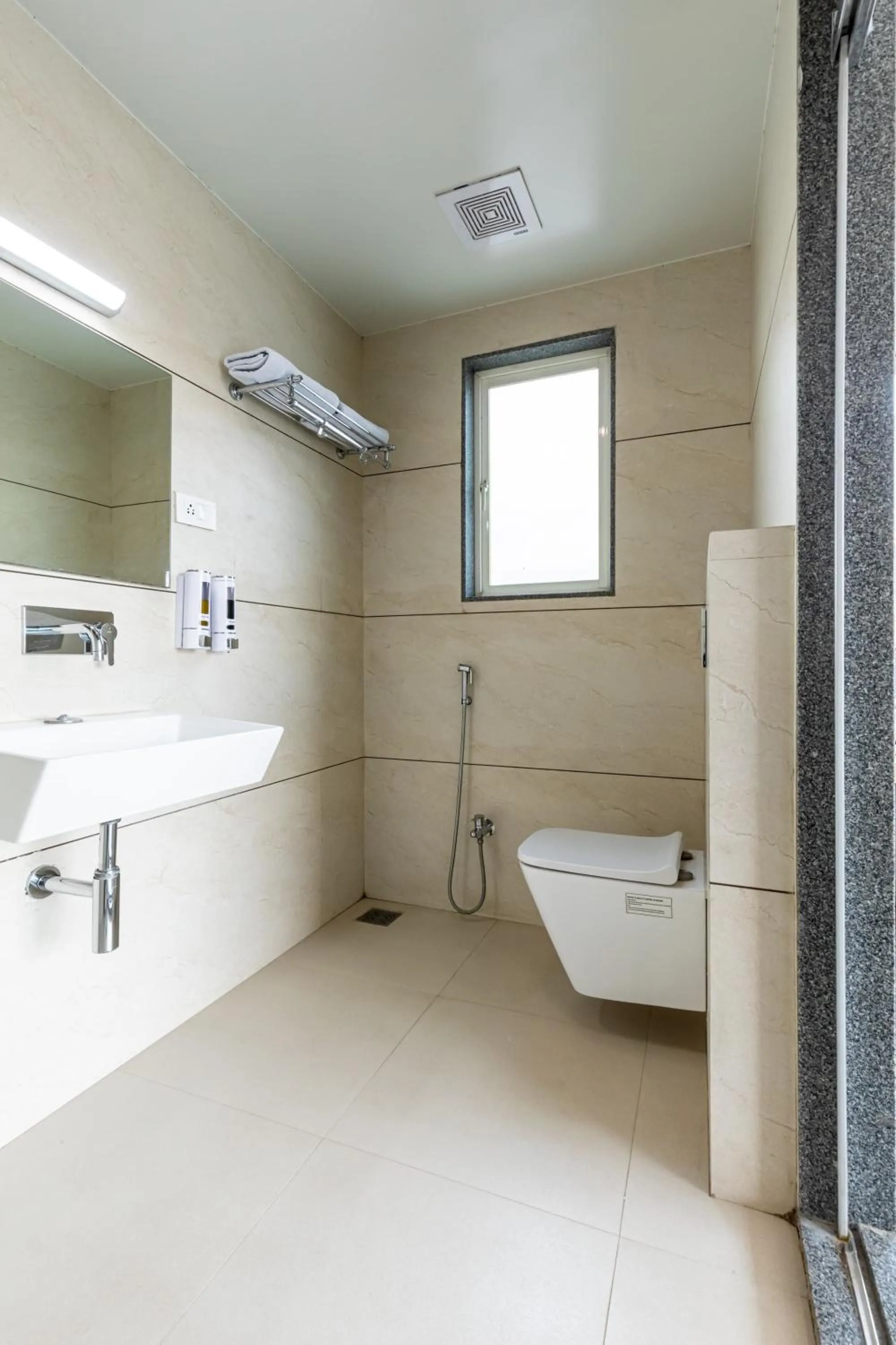 Toilet in Hotel O2 Sangli