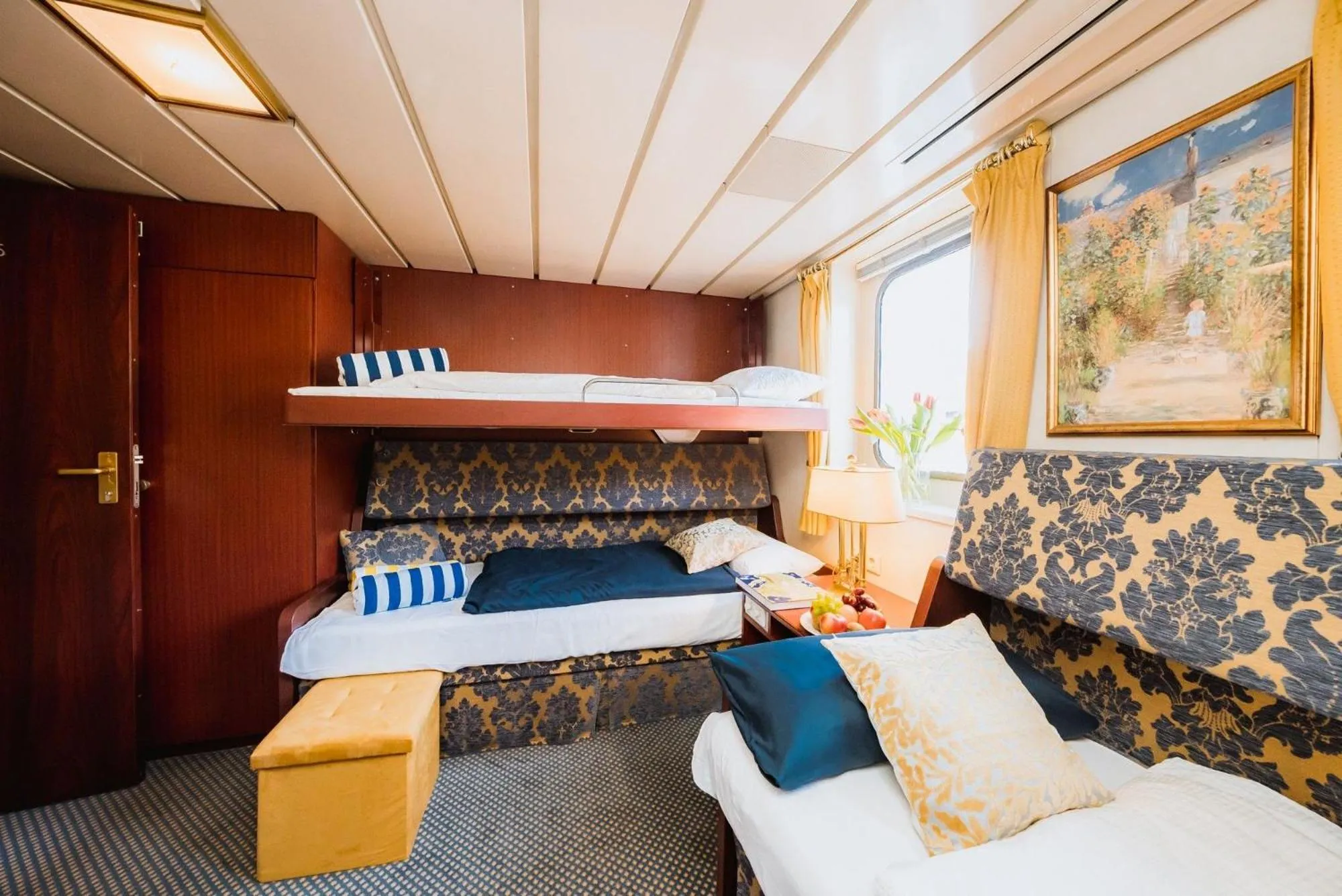 Photo of the whole room, Bed in River hotel KÖNIGSTEIN