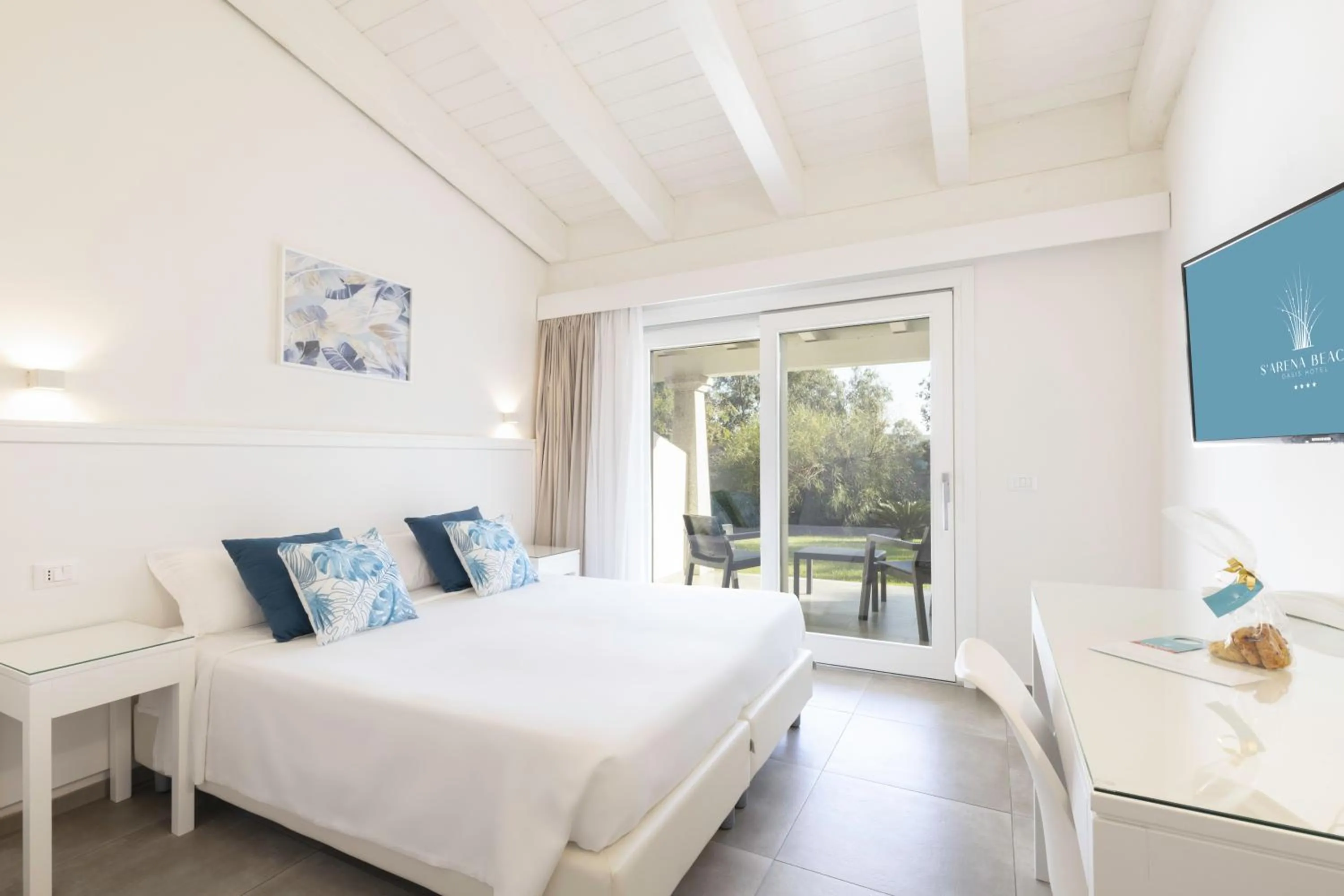 Bed in Hotel S'arena Beach