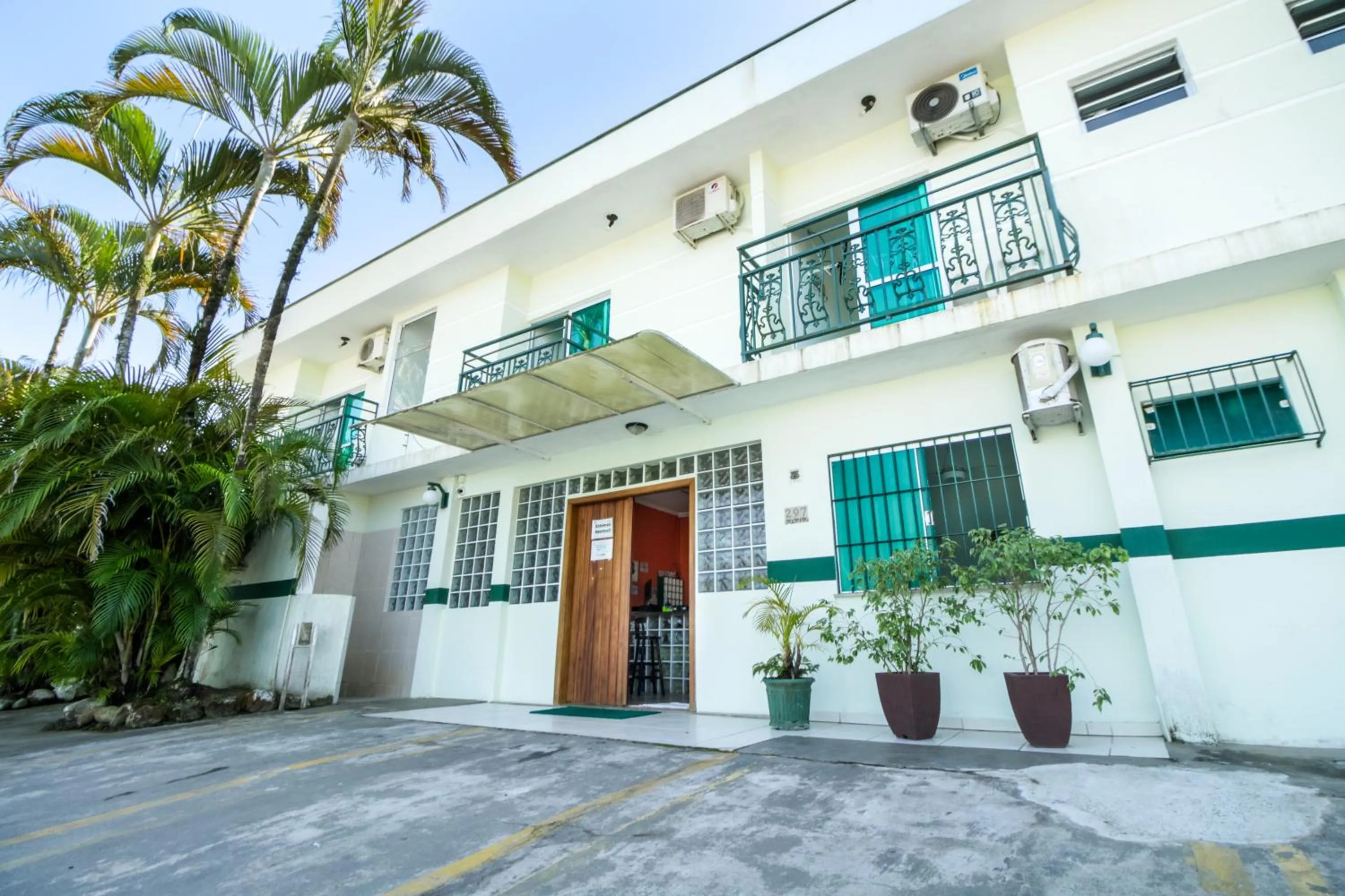 Property building in VELINN Pousada Entre Praias