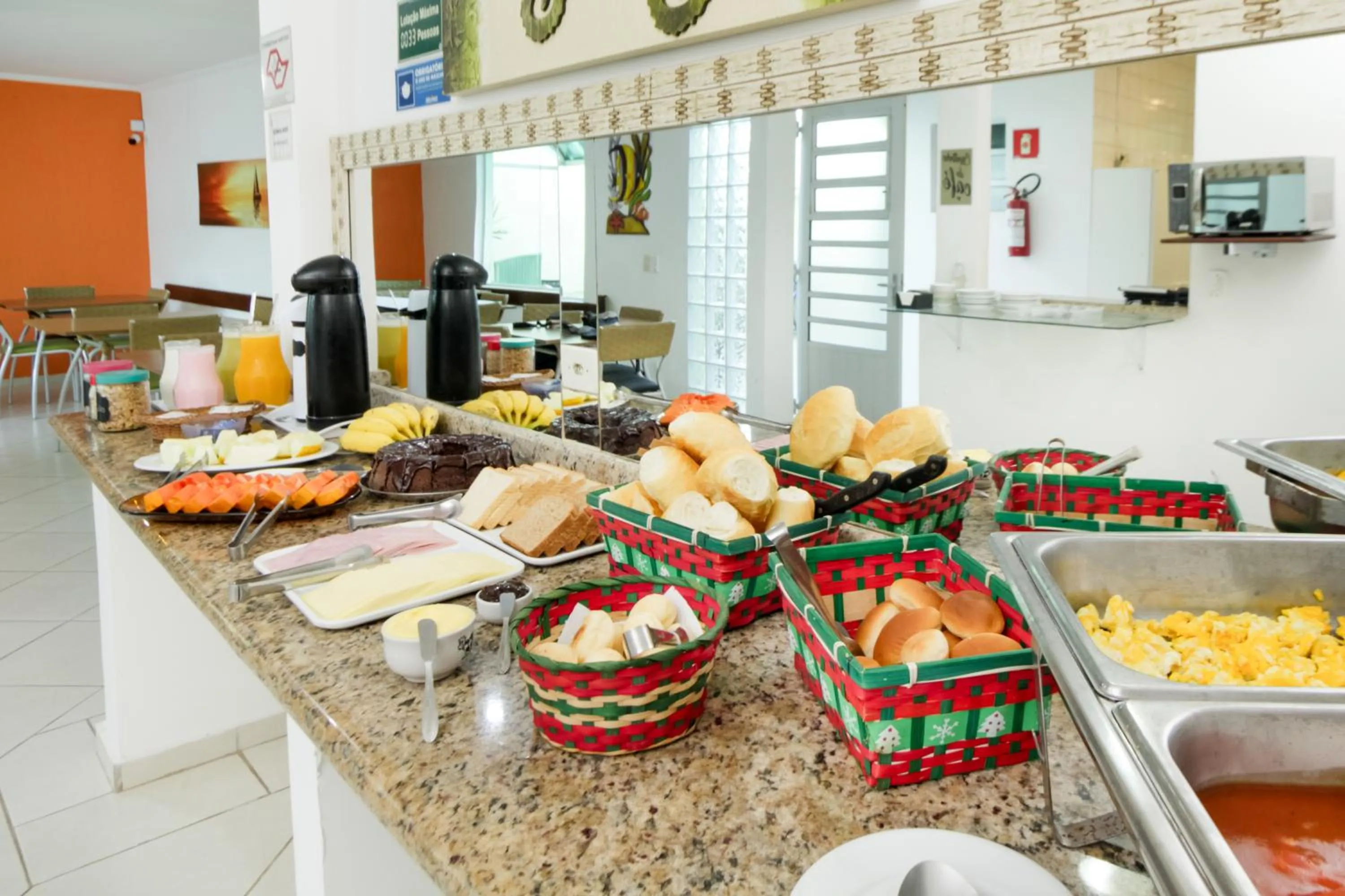 Food and drinks in VELINN Pousada Entre Praias