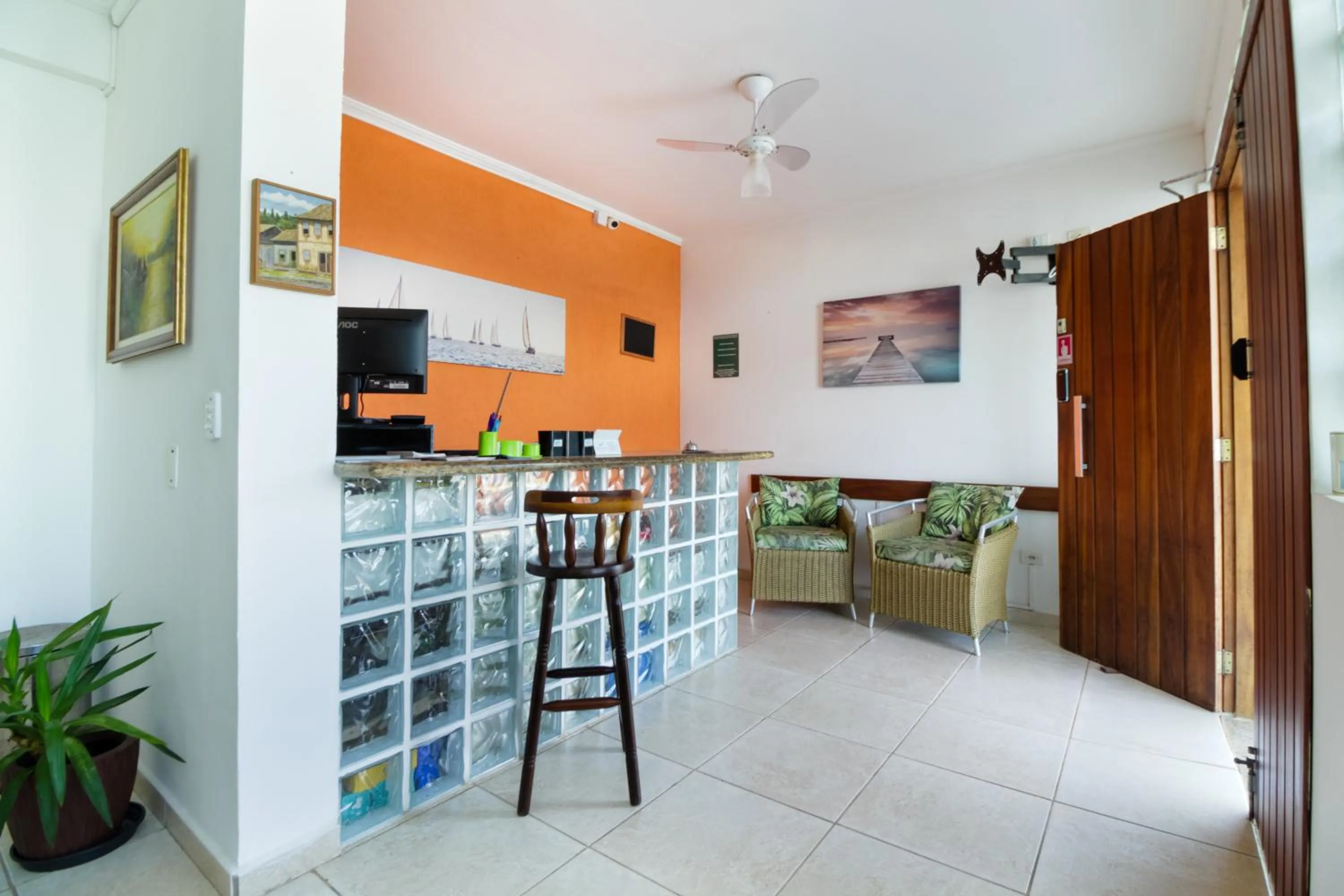 Lobby or reception in VELINN Pousada Entre Praias