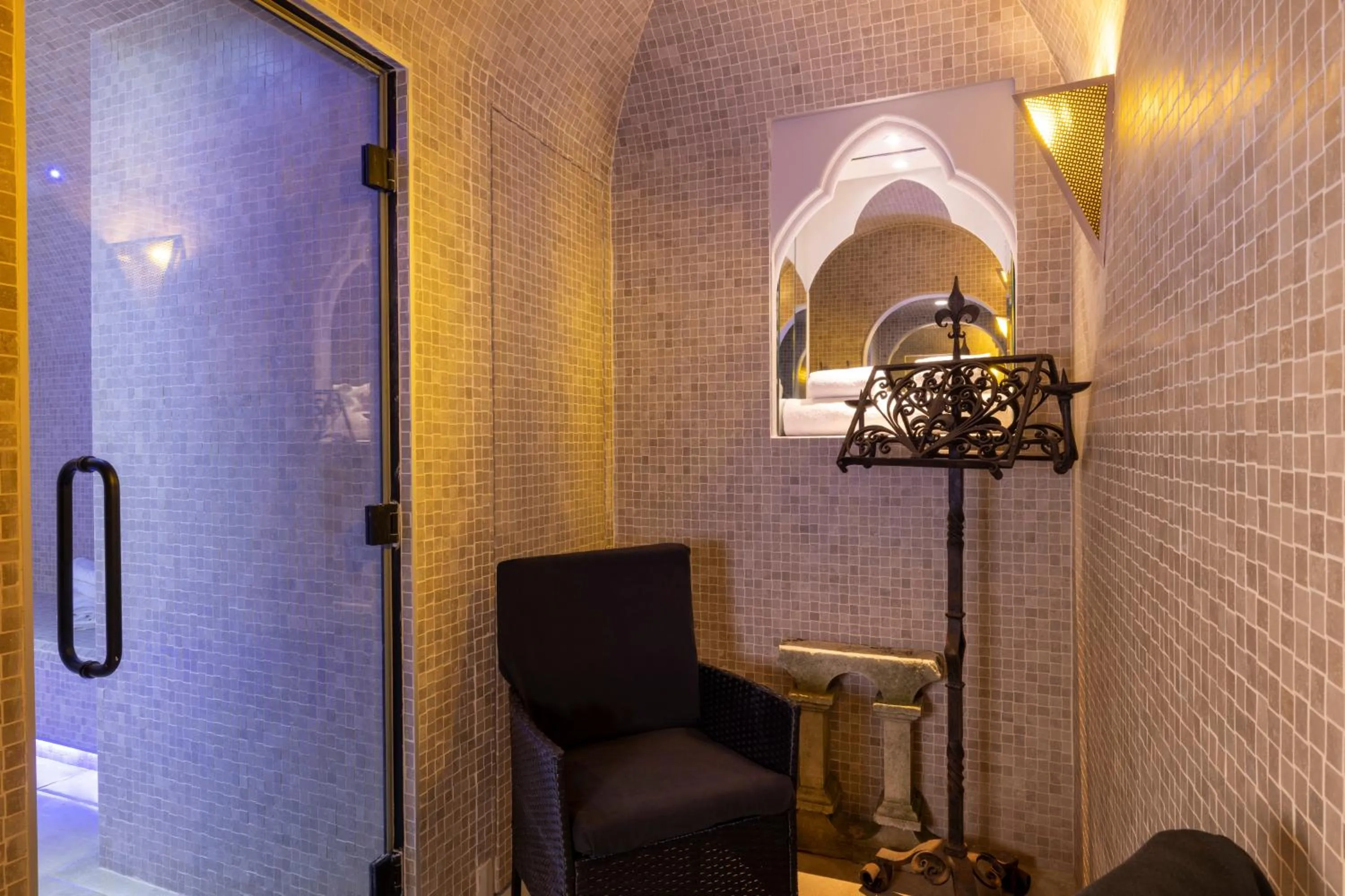 Steam room in Maison Cardinal Furstemberg