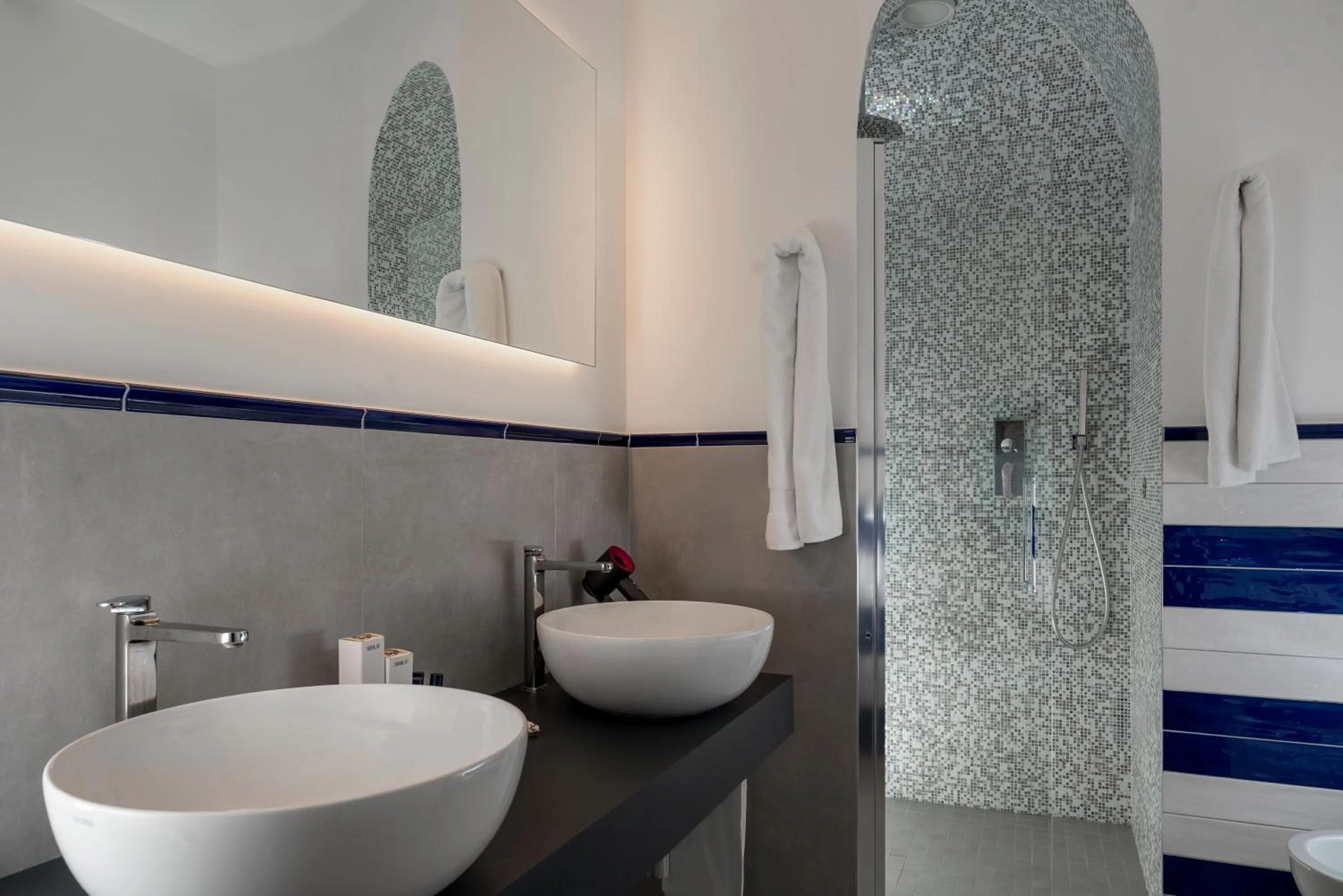 Bathroom in Hotel Savoia