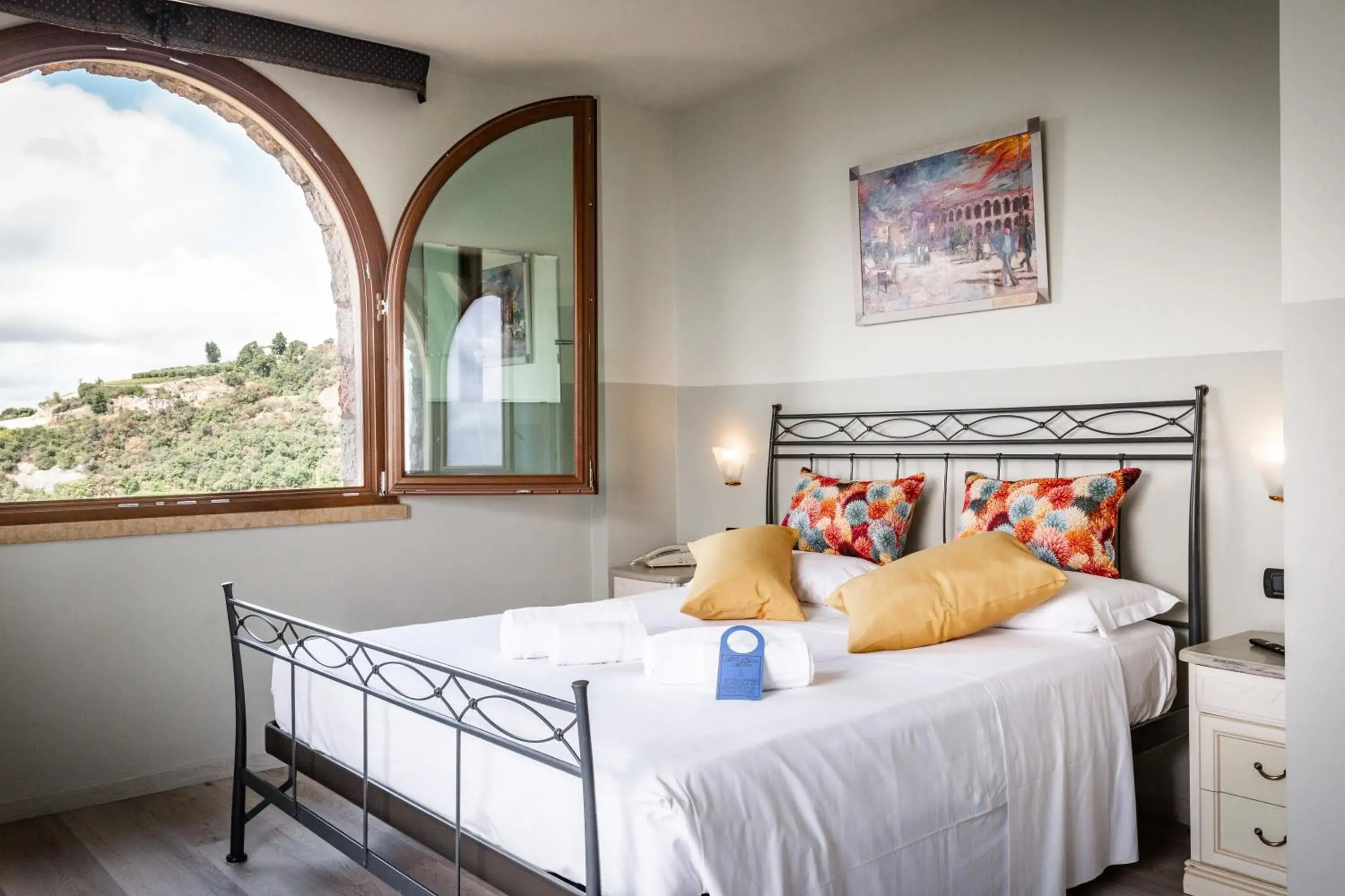 Double Room with Lake View in Villa San Giorgio Double Room with Lake View in Villa San Giorgio
