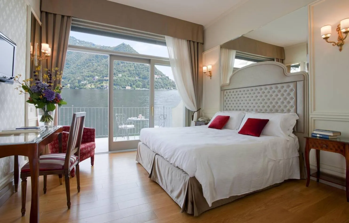 View (from property/room), Bed in Hotel Villa Flori