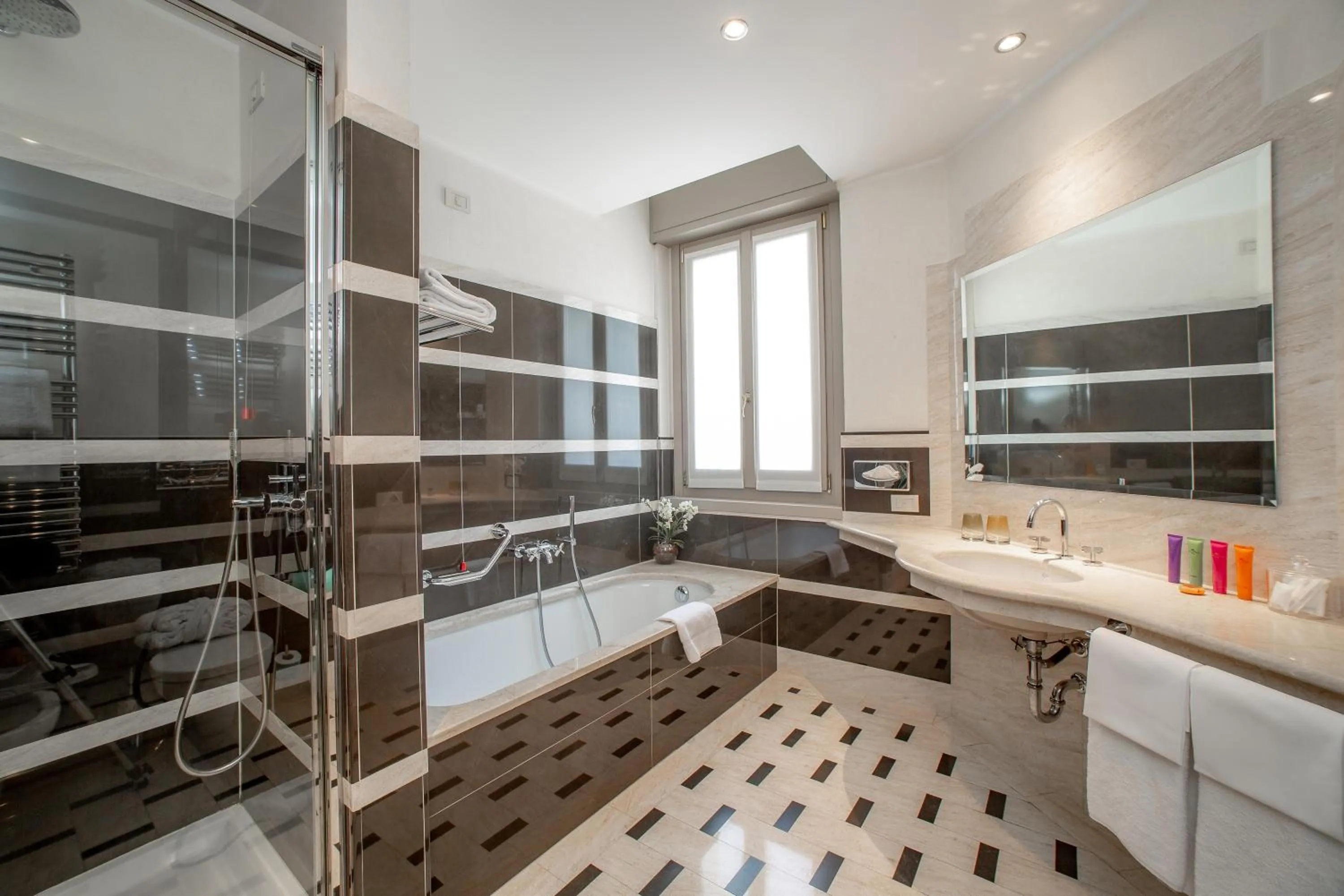 Bathroom in Hotel Villa Flori