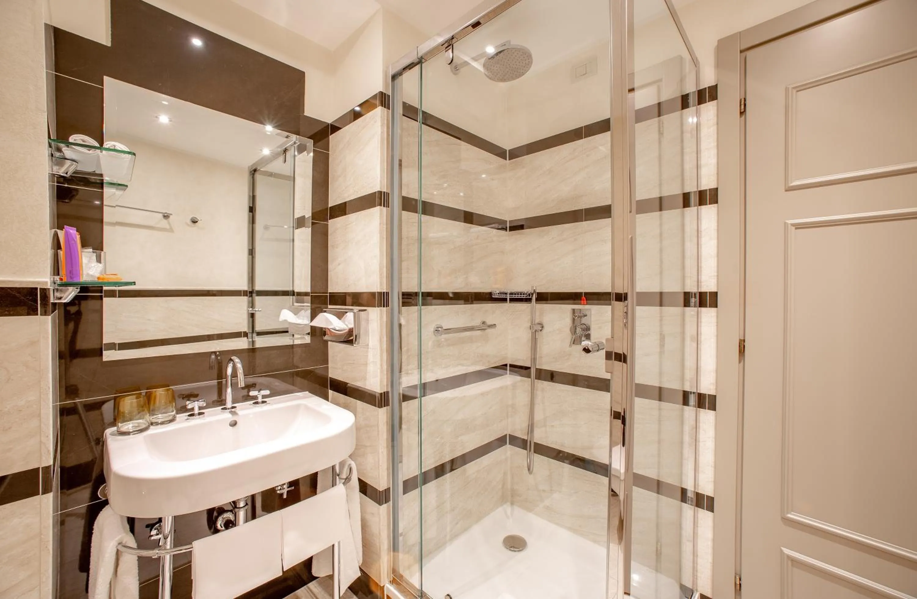 Bathroom in Hotel Villa Flori