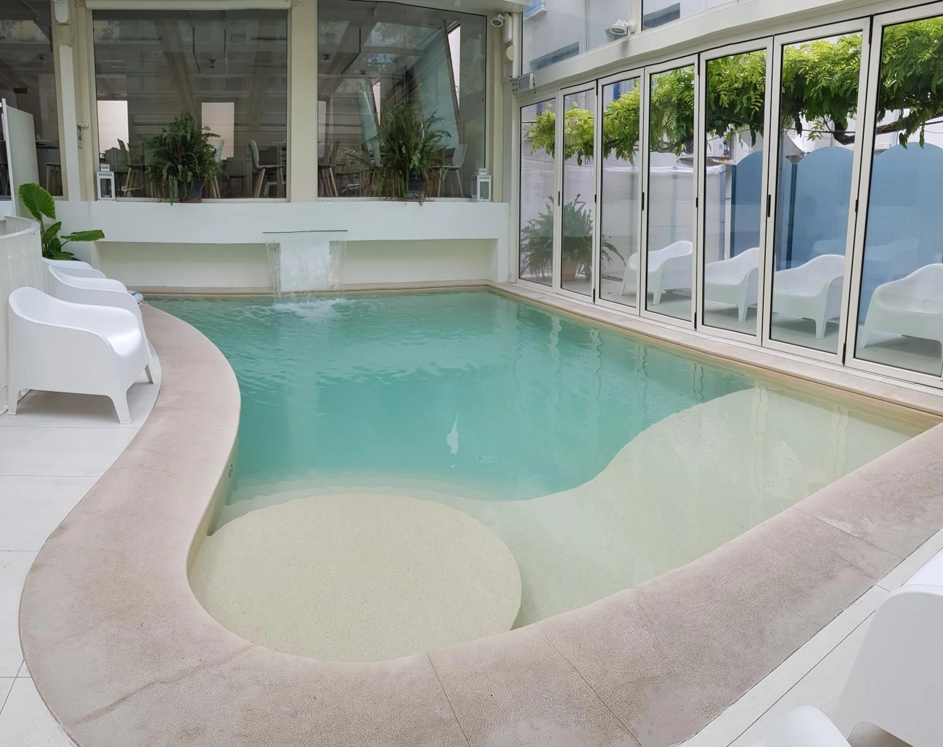 Swimming pool in Hotel Romagna