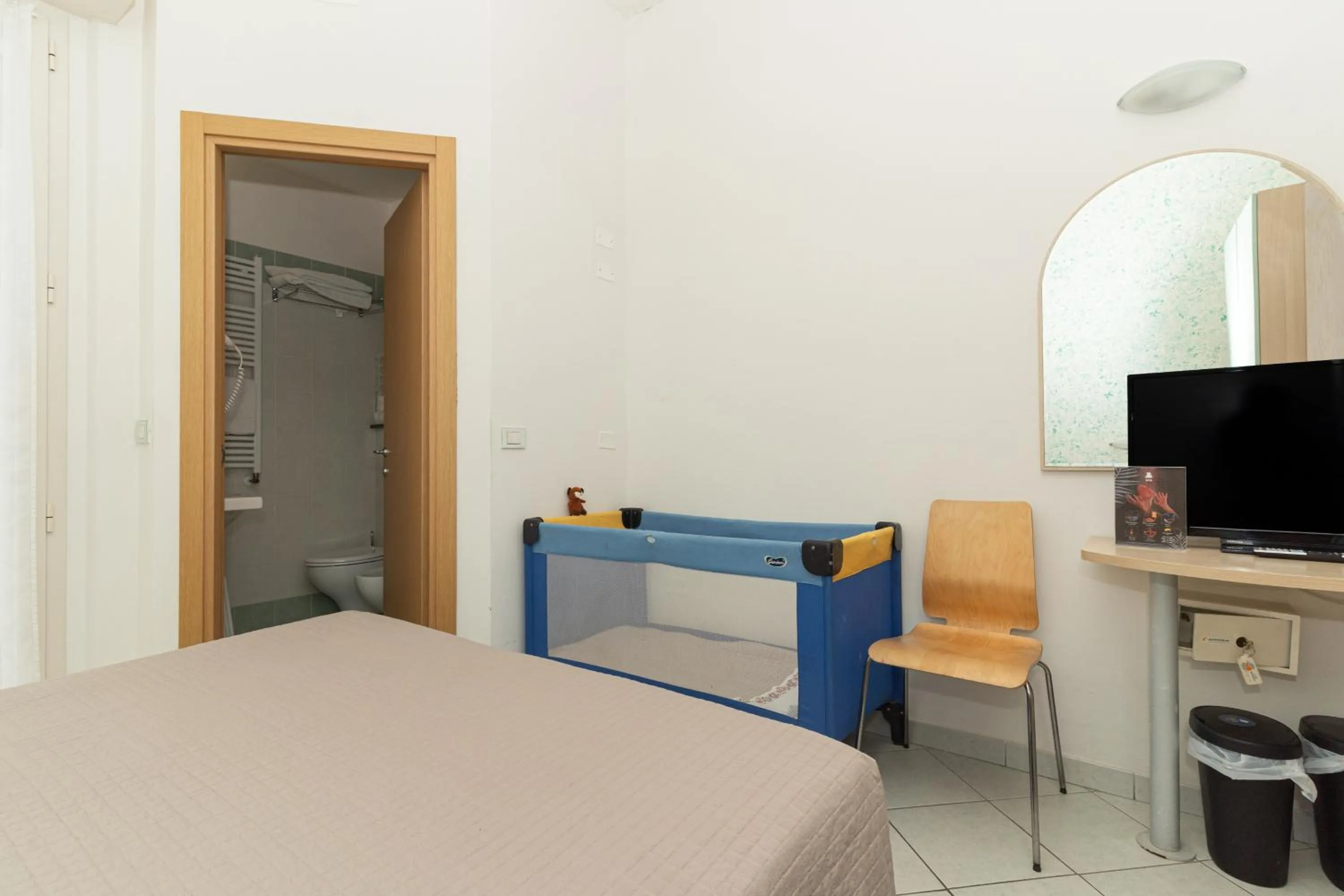 Photo of the whole room, Bed in Hotel Romagna